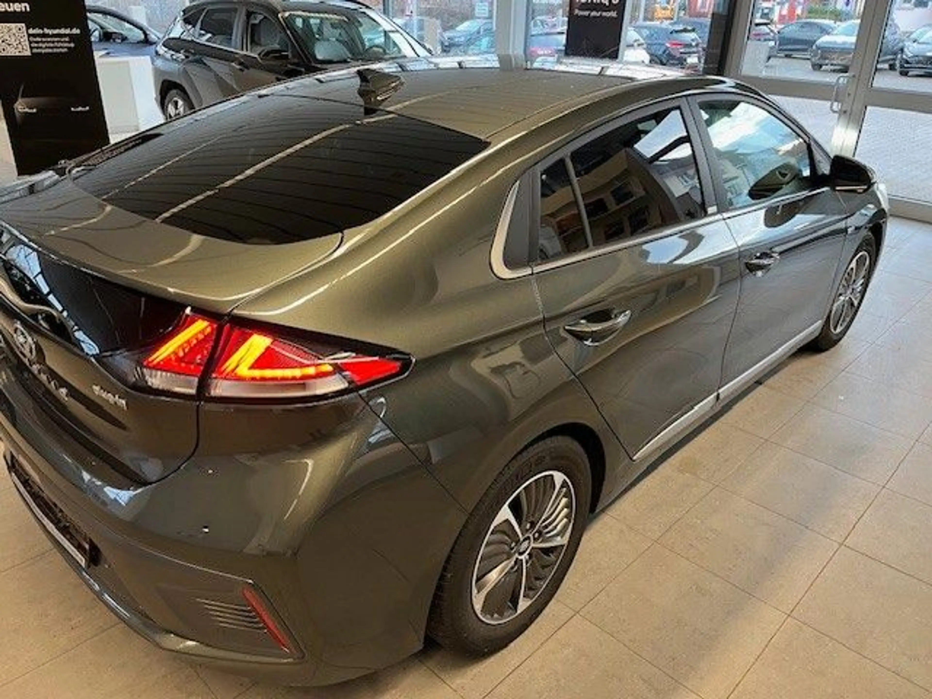 Hyundai IONIQ 1.6l GDi PLUG-IN HYBRID — photo 3