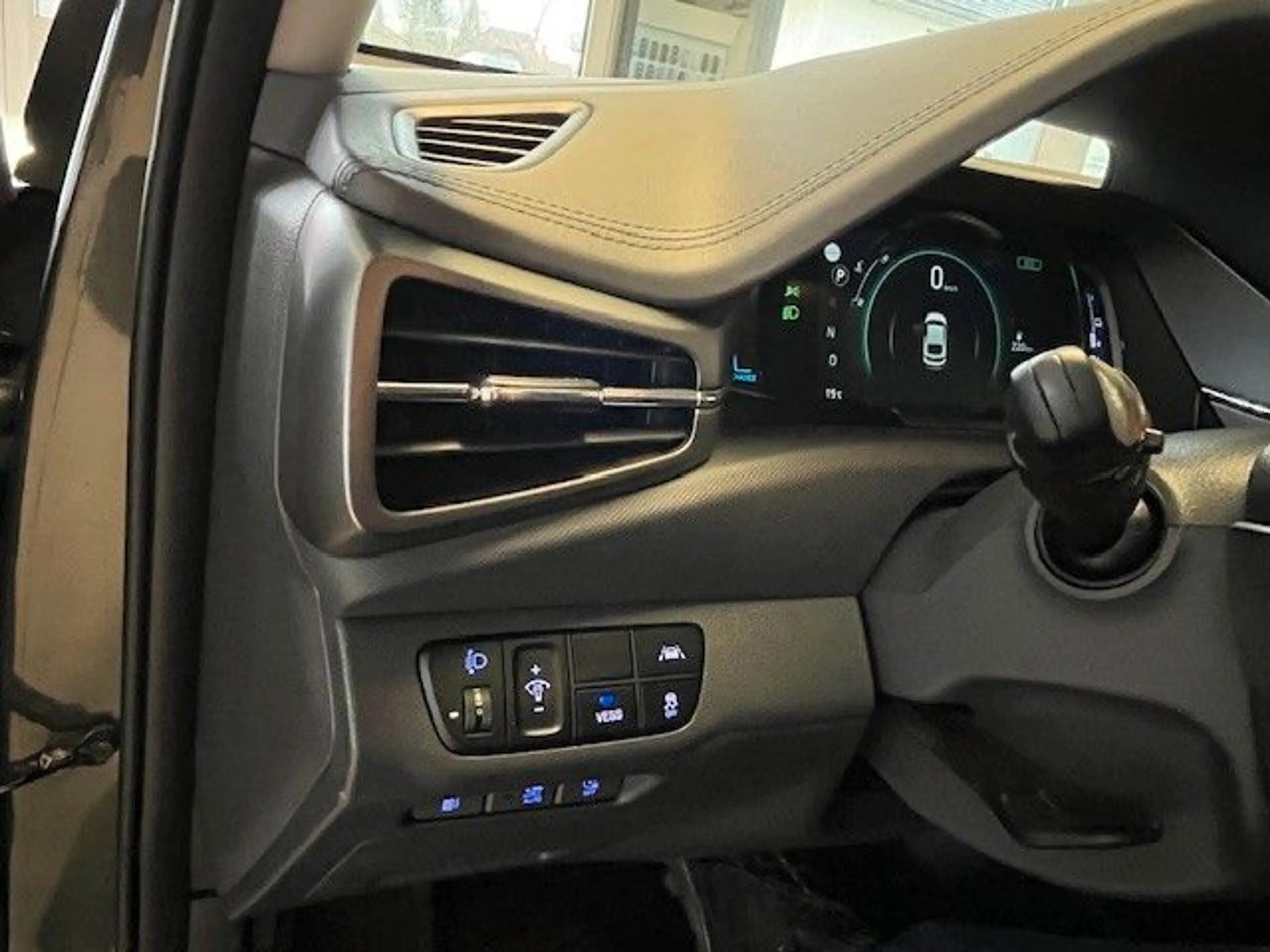 Hyundai IONIQ 1.6l GDi PLUG-IN HYBRID — photo 8