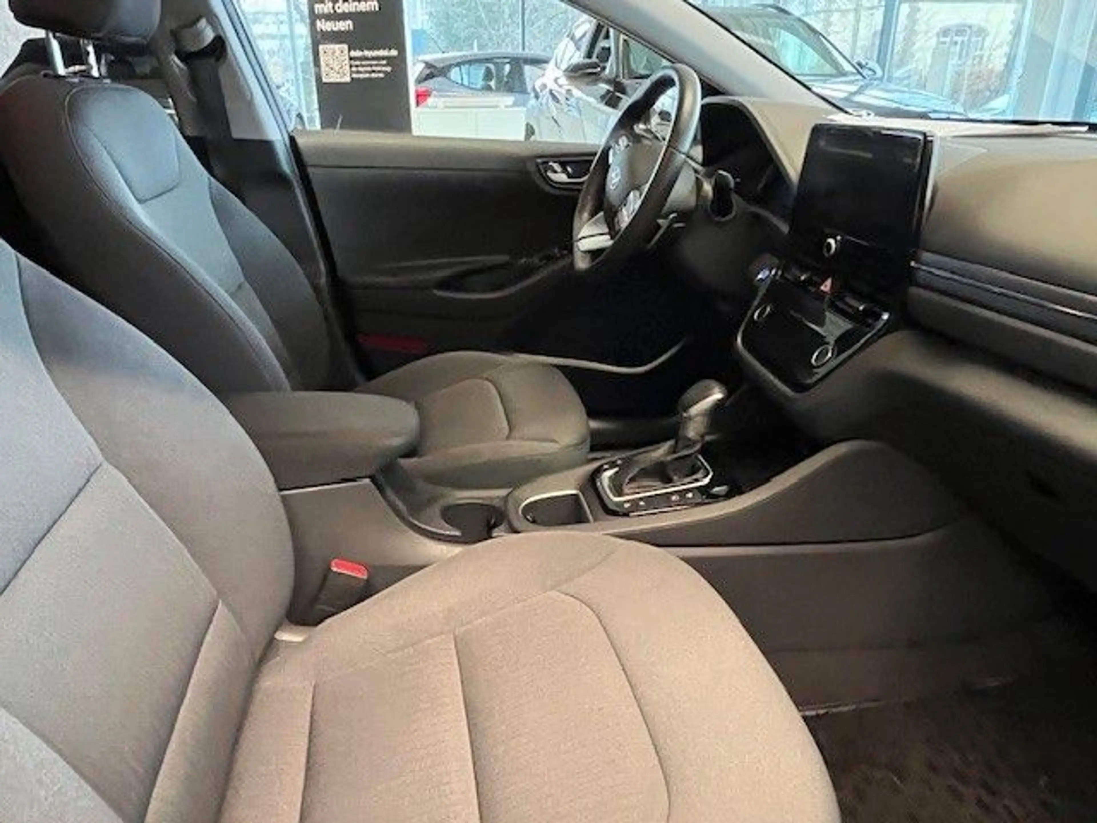 Hyundai IONIQ 1.6l GDi PLUG-IN HYBRID — photo 6