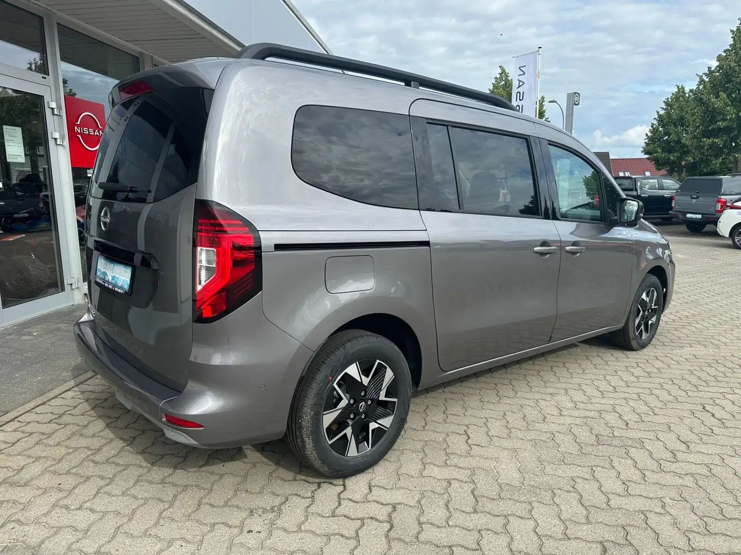 Nissan Townstar Kombi DIG-T 130 L2 Tekna 7STZ 6MT Серебристый - 2