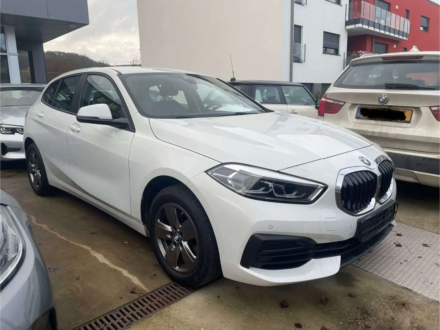 BMW 118 1 Limousine 118 i Advantage Blanc - 1