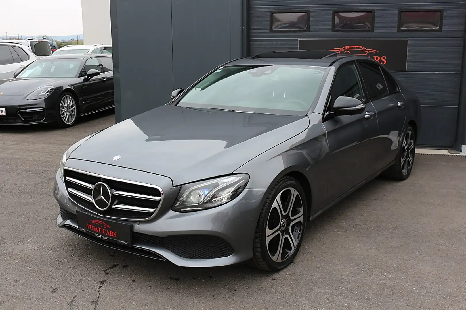 Mercedes-Benz E 220 d Avantgarde Aut. *Assistenzsysteme* Grau - 1