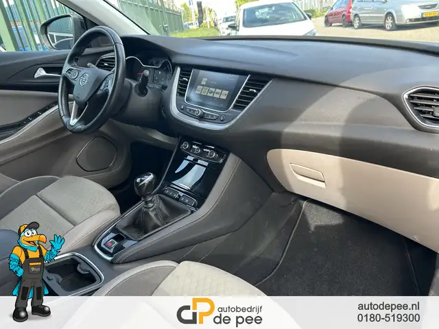 Opel Grandland X view 4