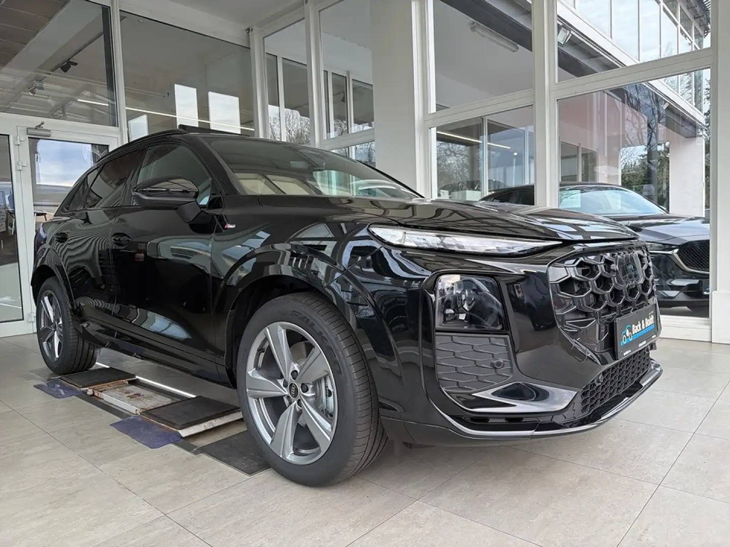 Audi Q3 S-Line 2.0TDI*TECH PRO,19ZOLL,RFK* - 2