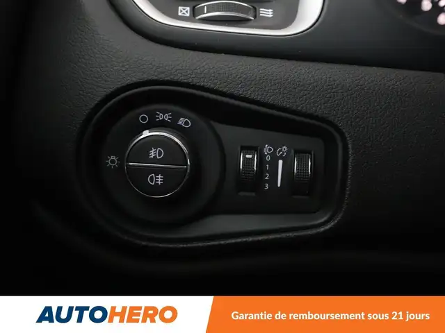 Jeep Renegade view 30