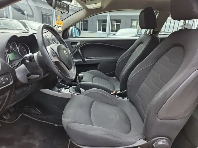 Alfa Romeo MiTo view 7