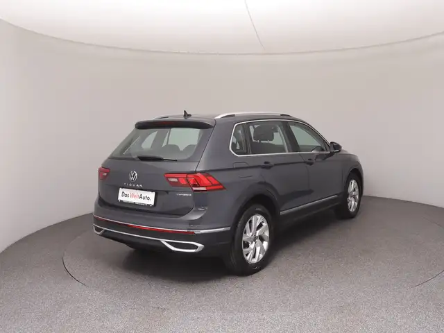 Volkswagen Tiguan view 4