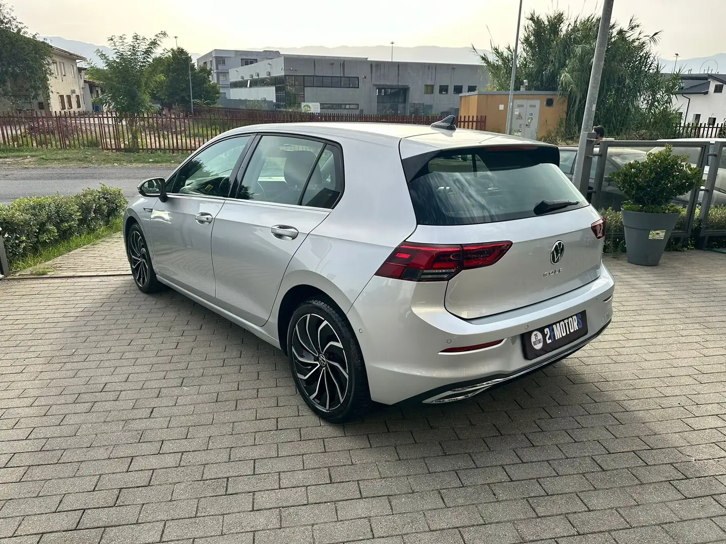 Volkswagen Golf 1.5 tgi Style 130cv dsg Silber - 2