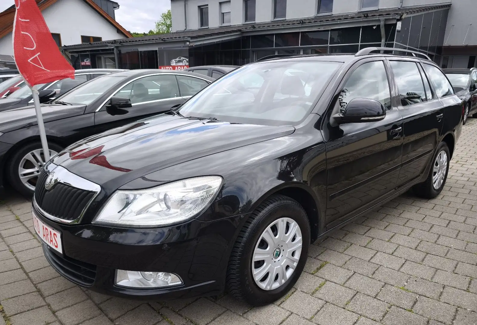 Skoda Octavia 1.8 Benzin Ambiente Automatik  1.Hand Negro - 2