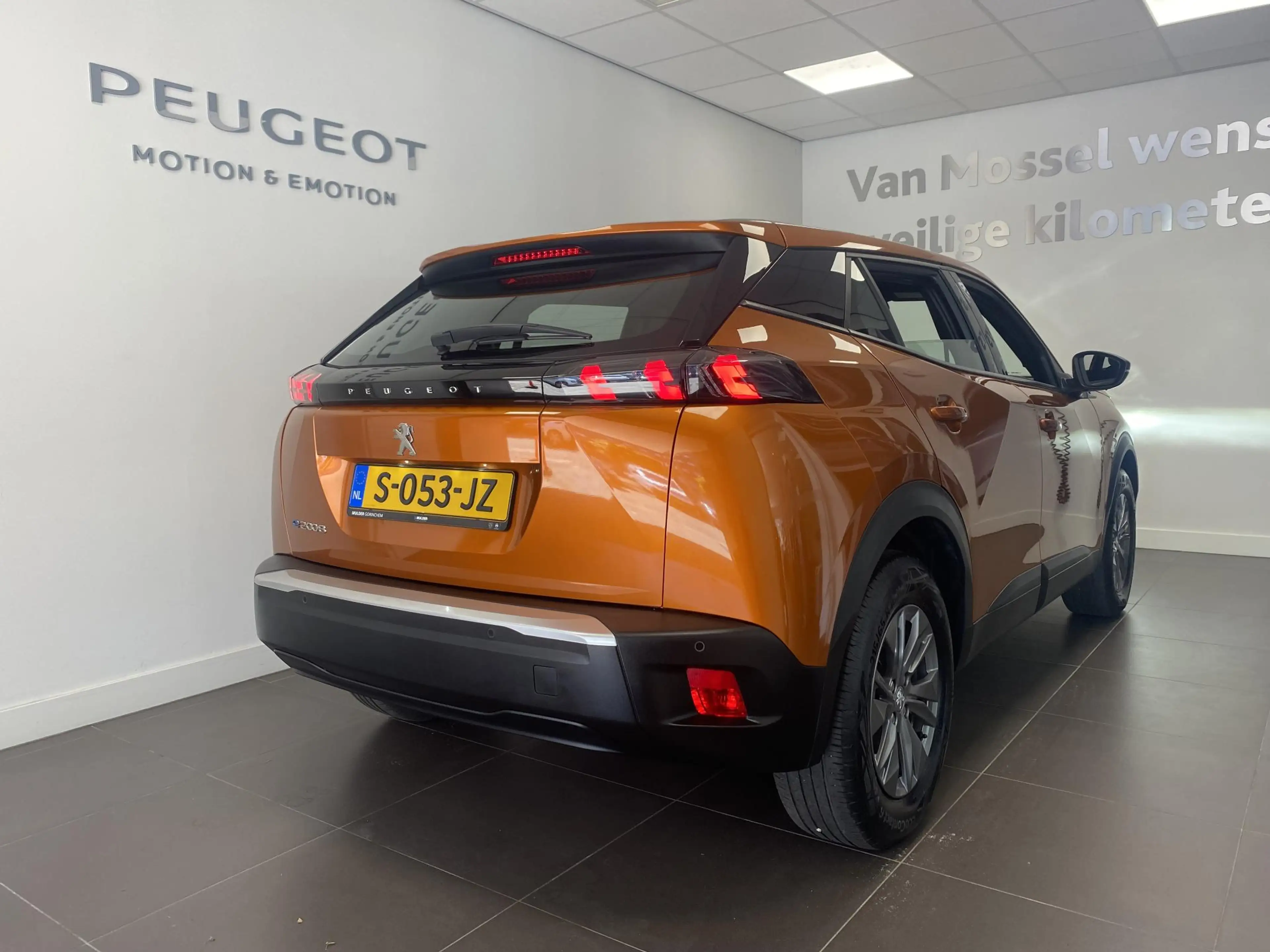 Peugeot e-2008 EV Active Pack 50 kWh | Apple Carplay & Android Au — photo 2