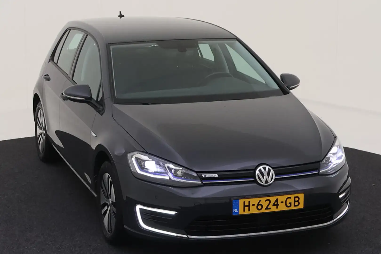 Volkswagen e-Golf 36kW / 136pk E-DITION / Warmtepomp / Digitale Cock Grijs - 2