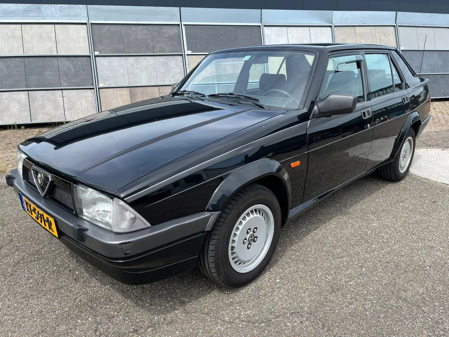 Alfa Romeo 75 2.0 T.Spark Negru - 1