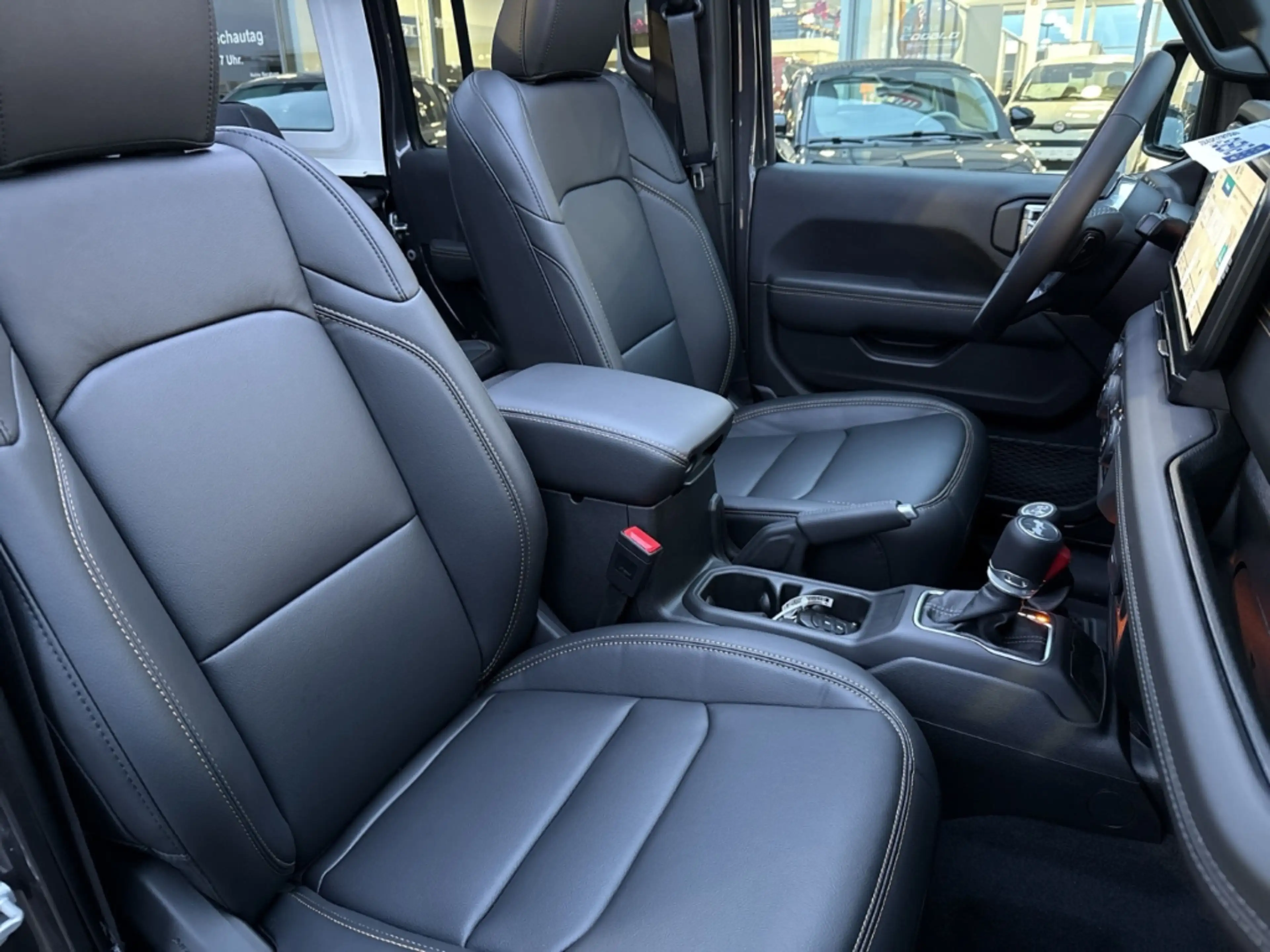 Jeep Wrangler Unlimited Sahara 2.0i T-GDI Navi Soundsystem — photo 8