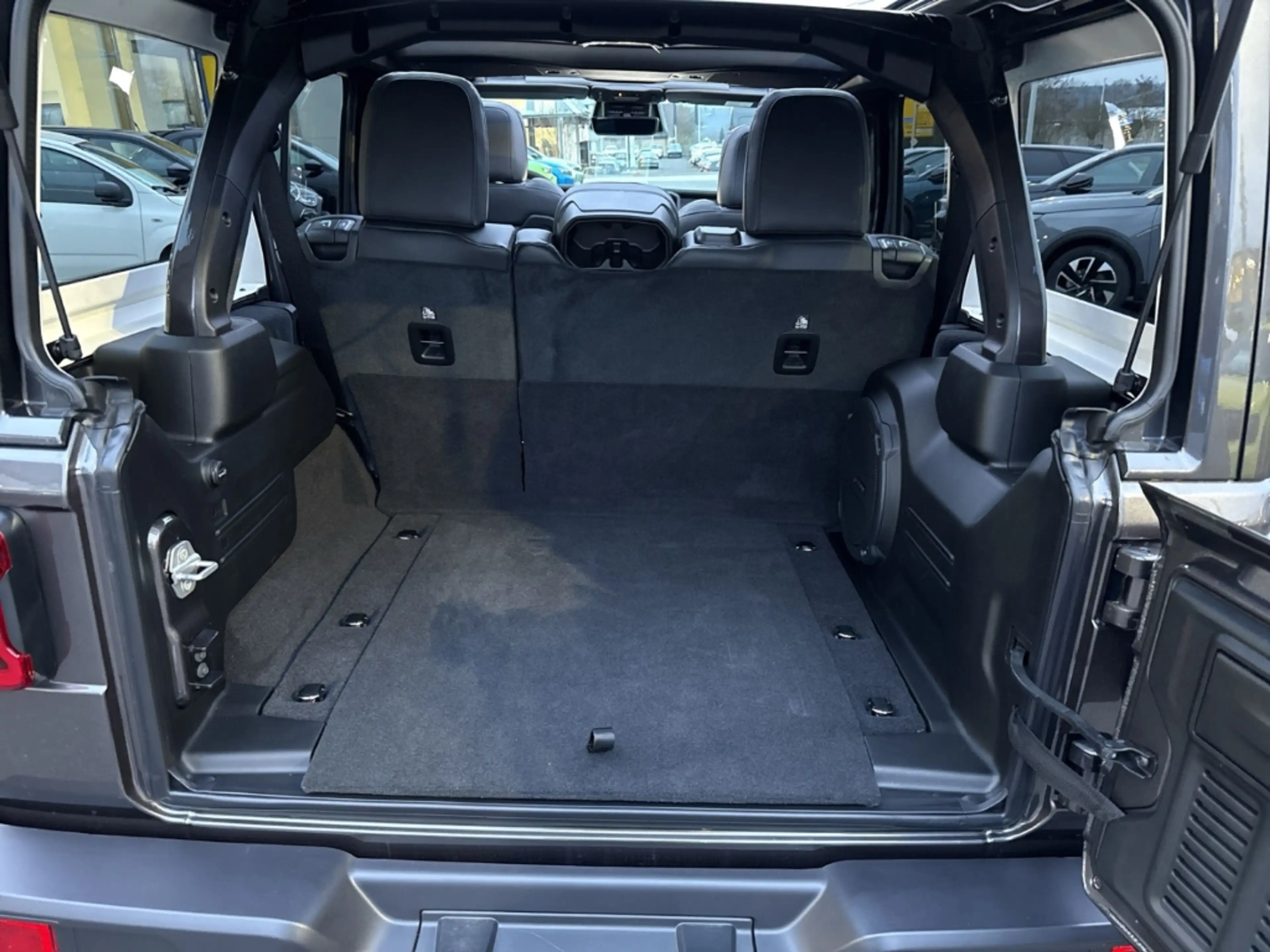 Jeep Wrangler Unlimited Sahara 2.0i T-GDI Navi Soundsystem — photo 12