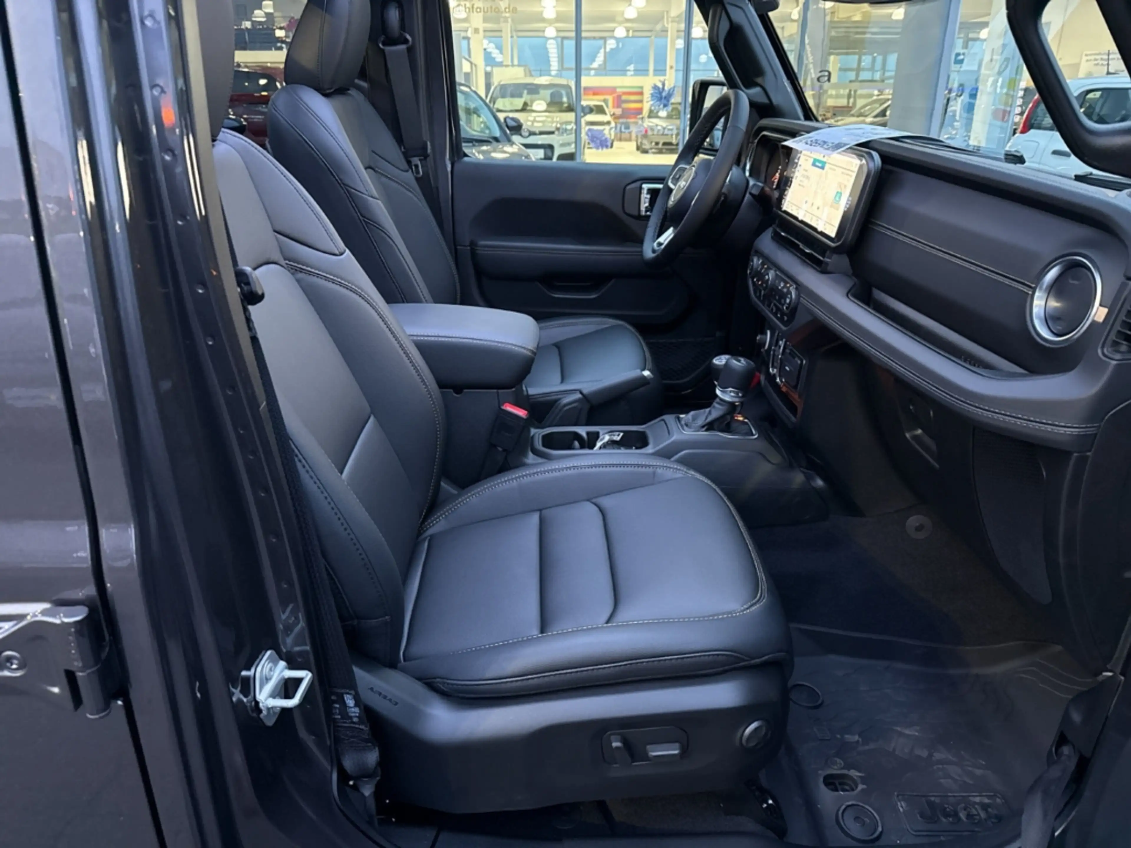 Jeep Wrangler Unlimited Sahara 2.0i T-GDI Navi Soundsystem — photo 9