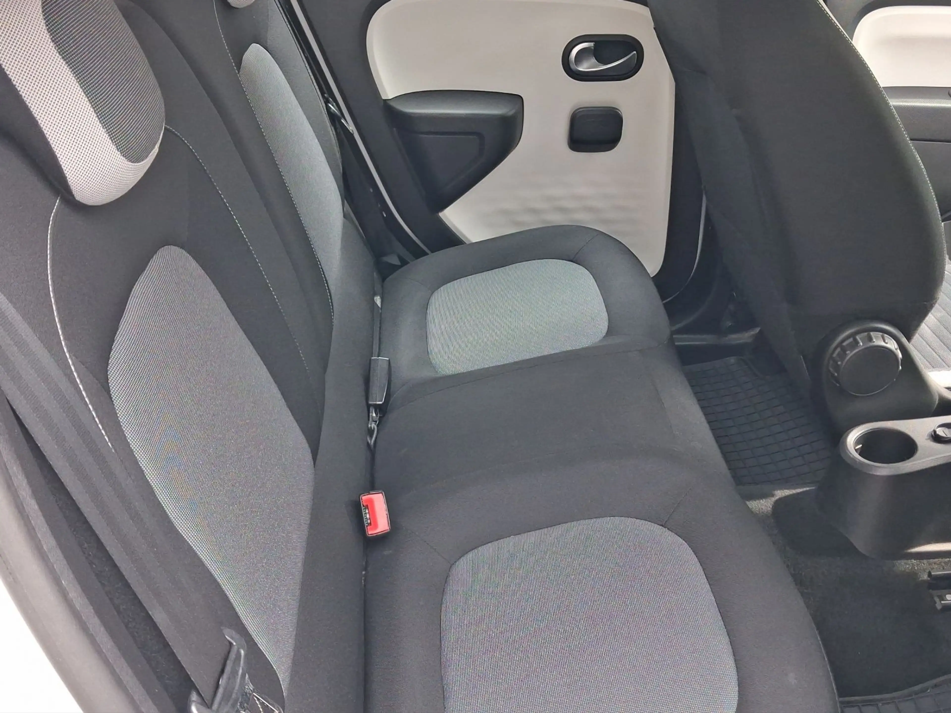 Renault Twingo 1.0 SCe EXPERIENCE KLIMA DAB+ — photo 6