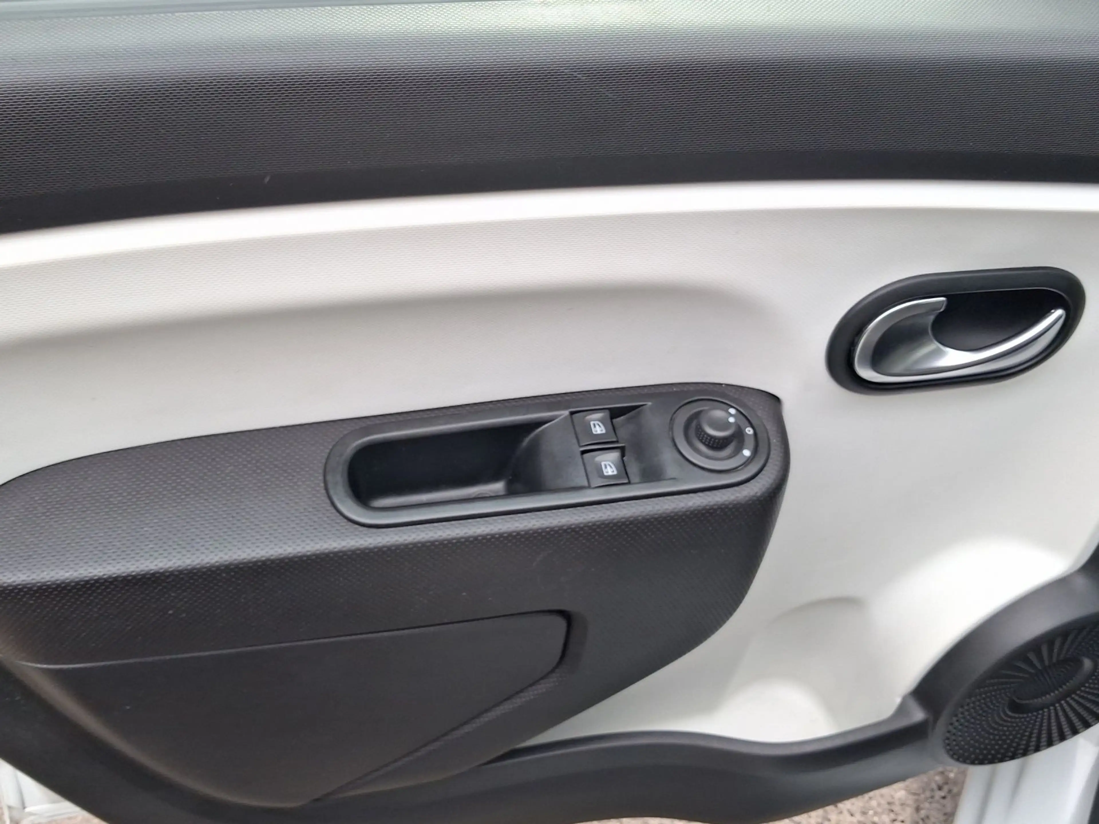 Renault Twingo 1.0 SCe EXPERIENCE KLIMA DAB+ — photo 8