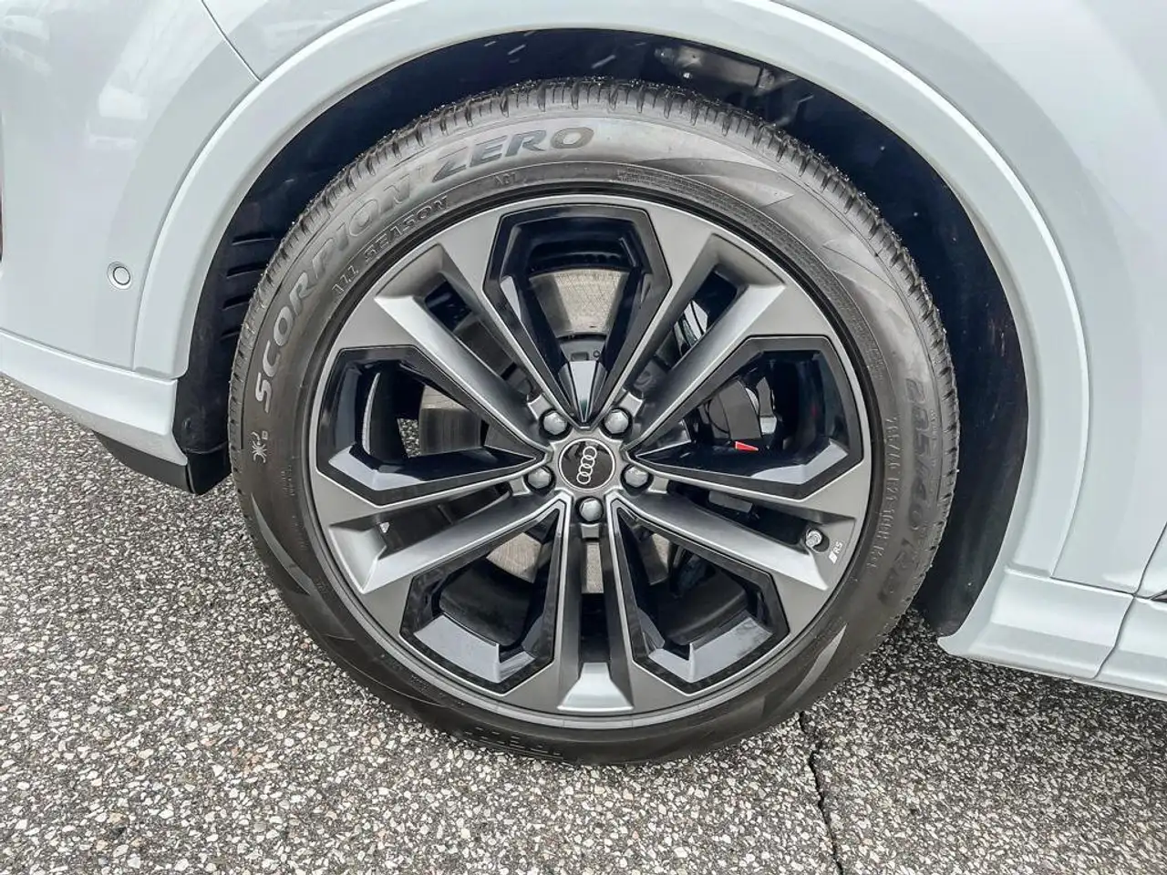 Audi SQ7 снимка Audi SQ7