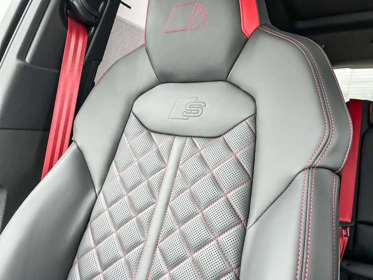 Audi SQ7 снимка Audi SQ7