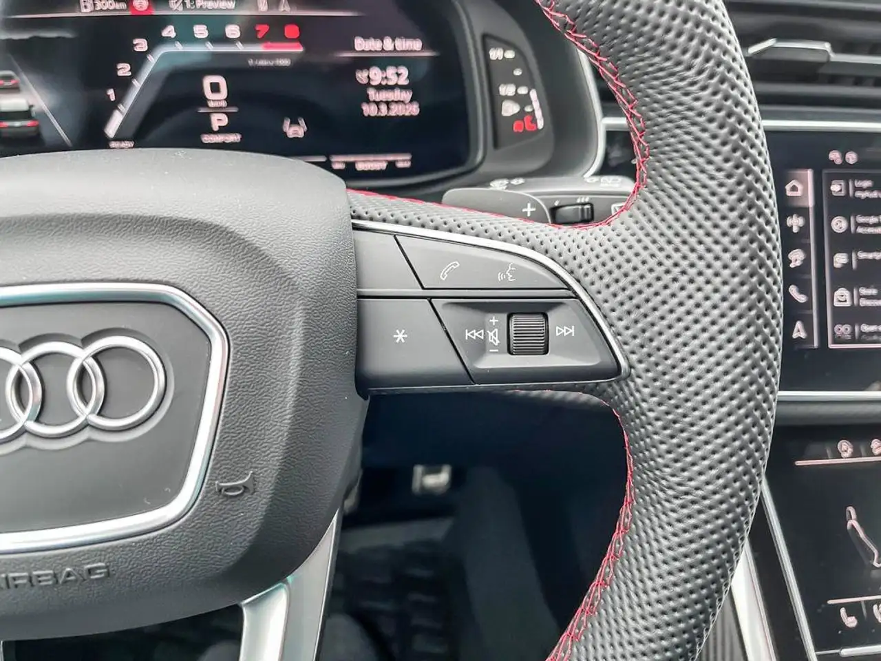 Audi SQ7 снимка Audi SQ7