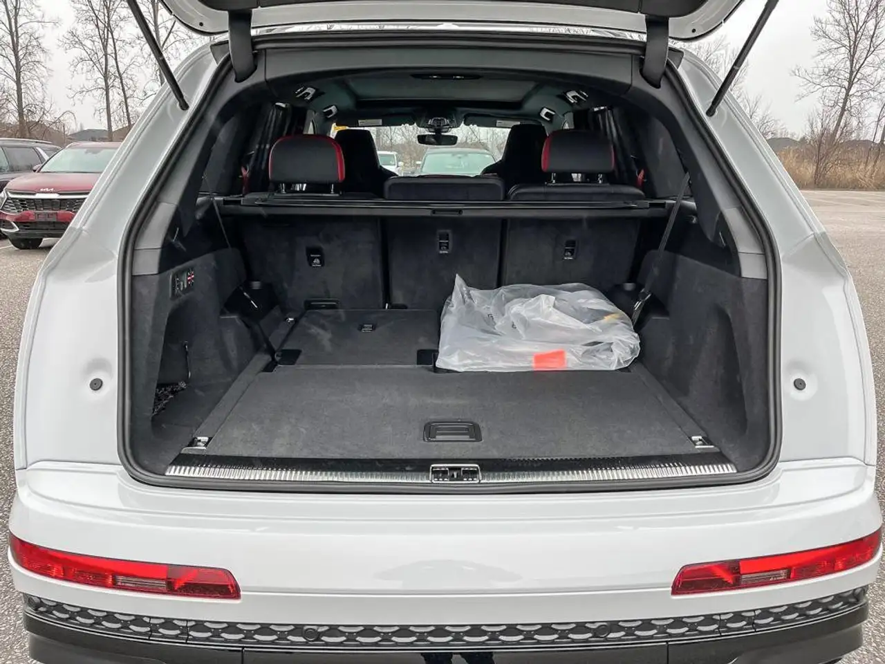 Audi SQ7 снимка Audi SQ7