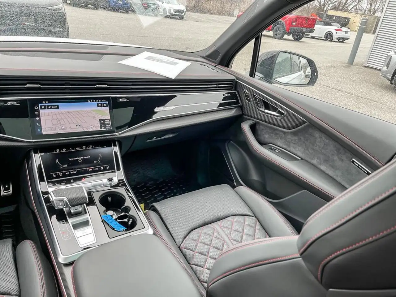 Audi SQ7 снимка Audi SQ7