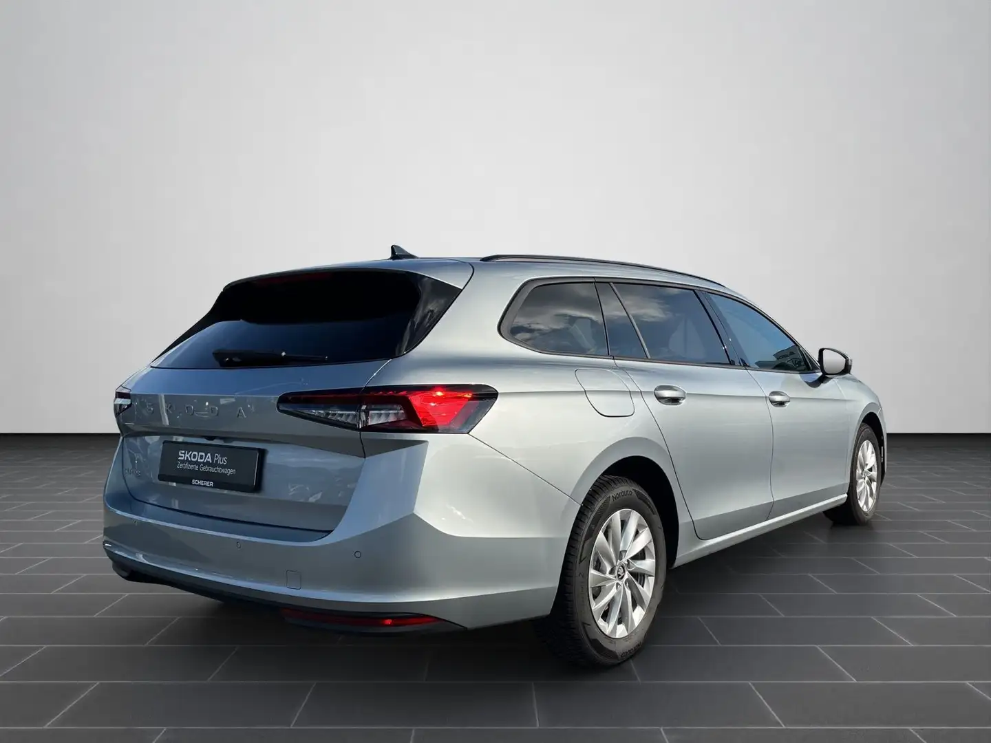 Skoda Superb Combi Essence 2.0 TDI DSG LED NAVI ACC RF Silber - 2