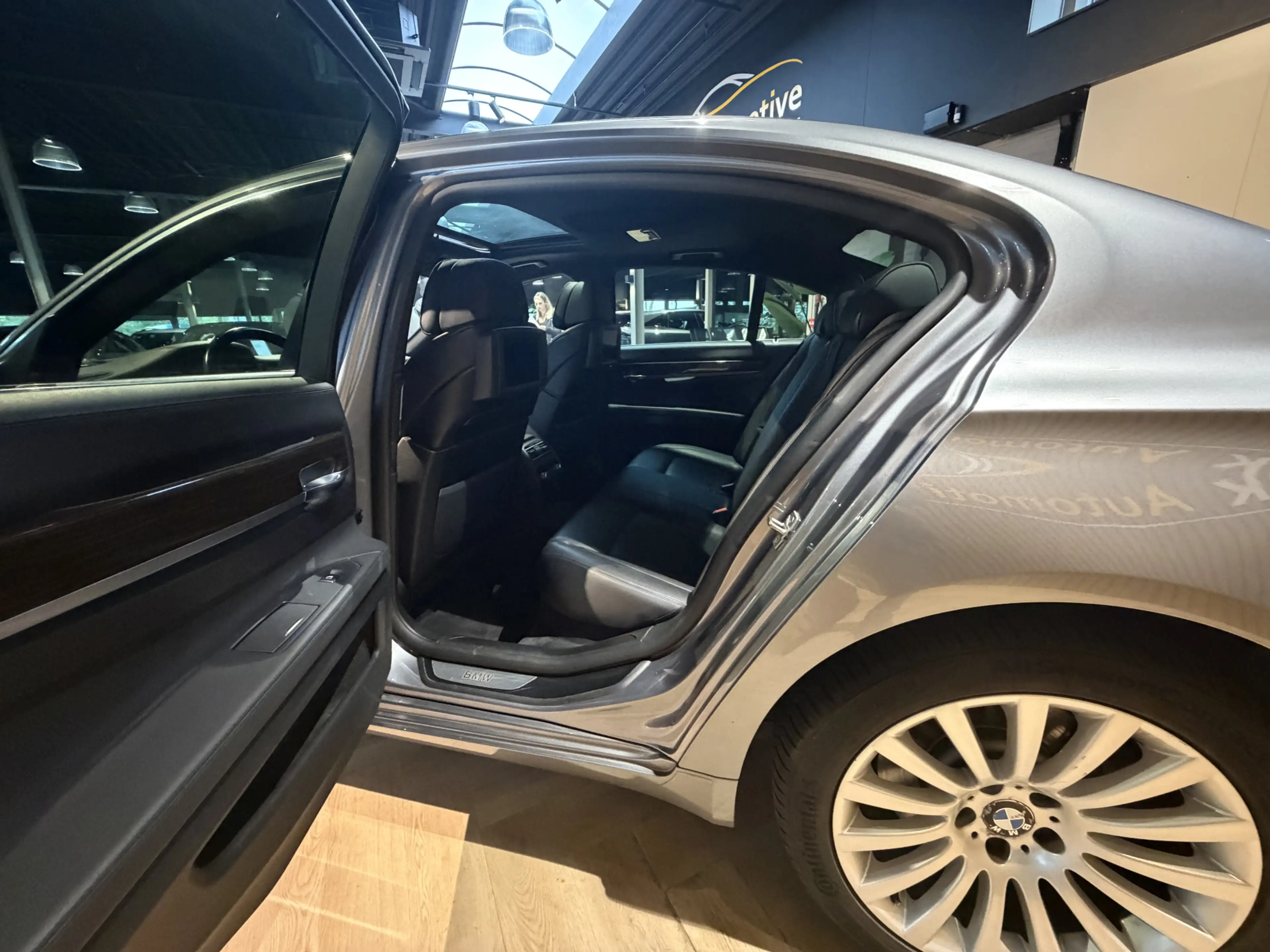 BMW 740 7-serie 740d High Executive — photo 13