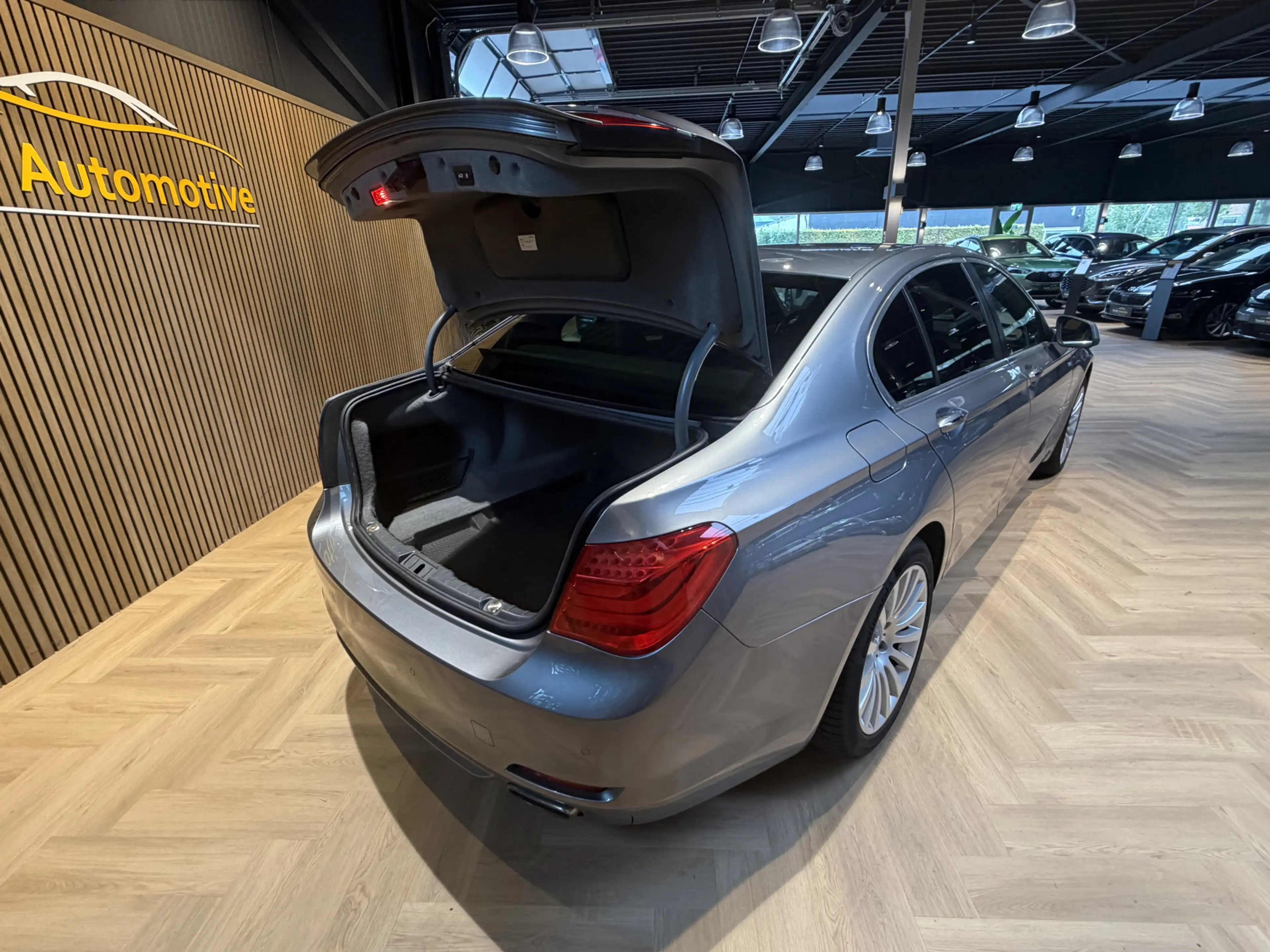 BMW 740 7-serie 740d High Executive — photo 27