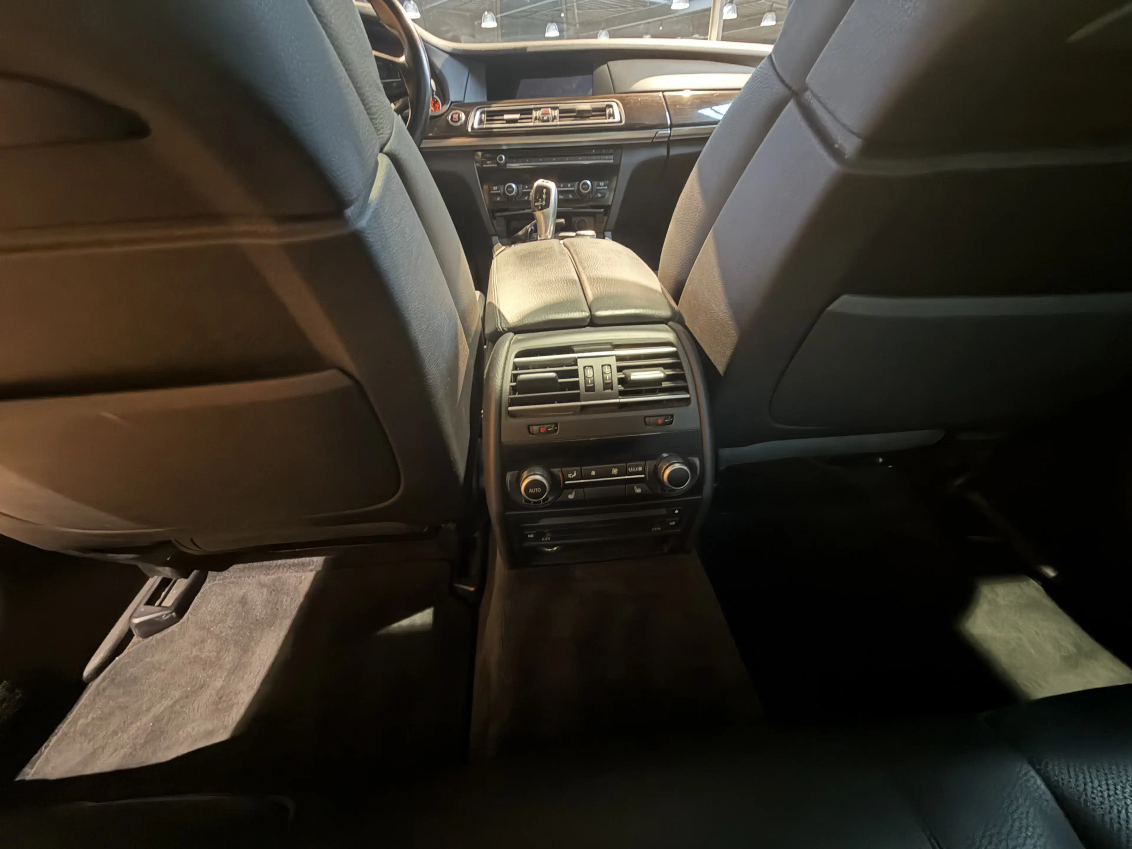 BMW 740 7-serie 740d High Executive — photo 17