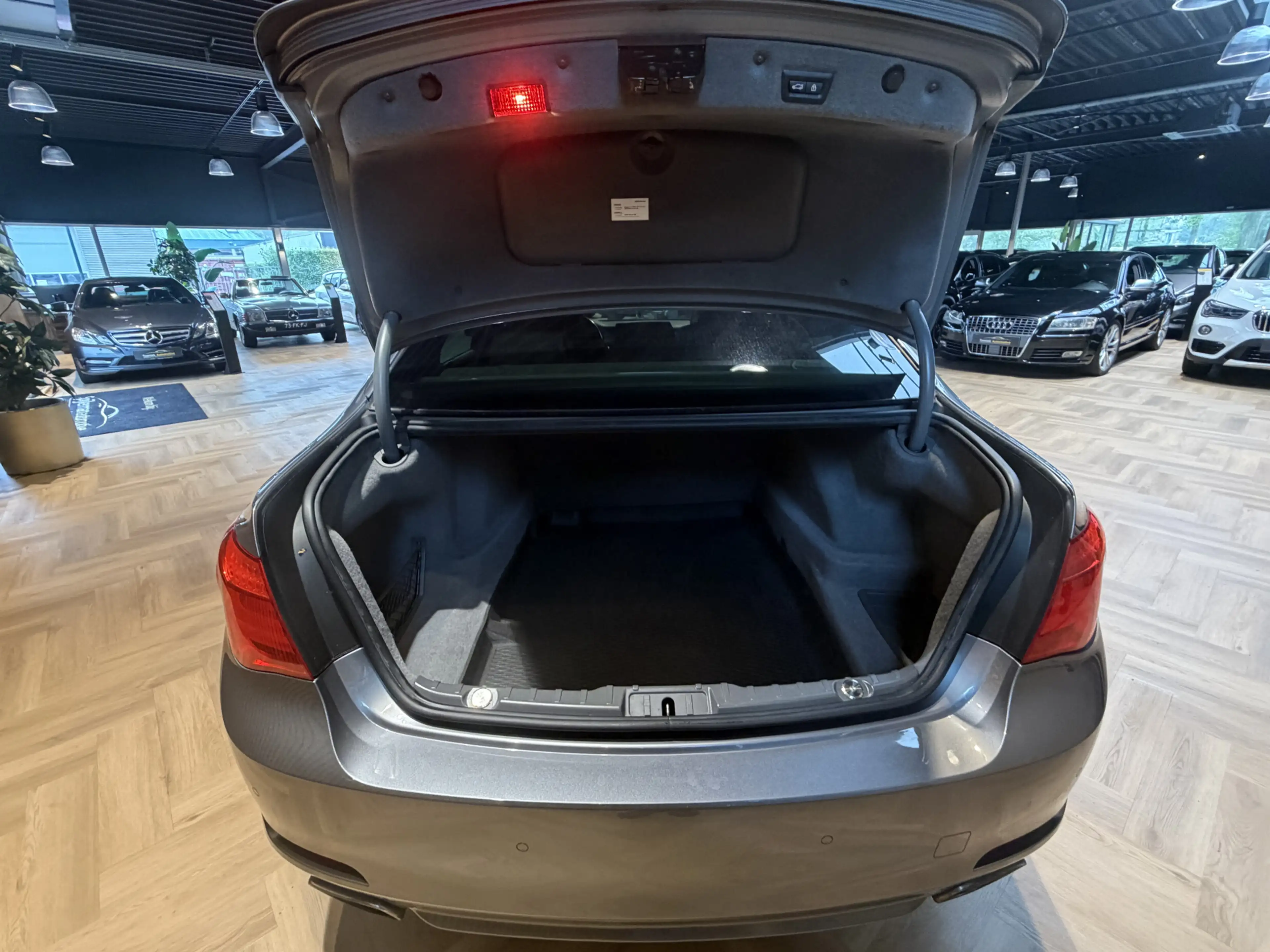 BMW 740 7-serie 740d High Executive — photo 28