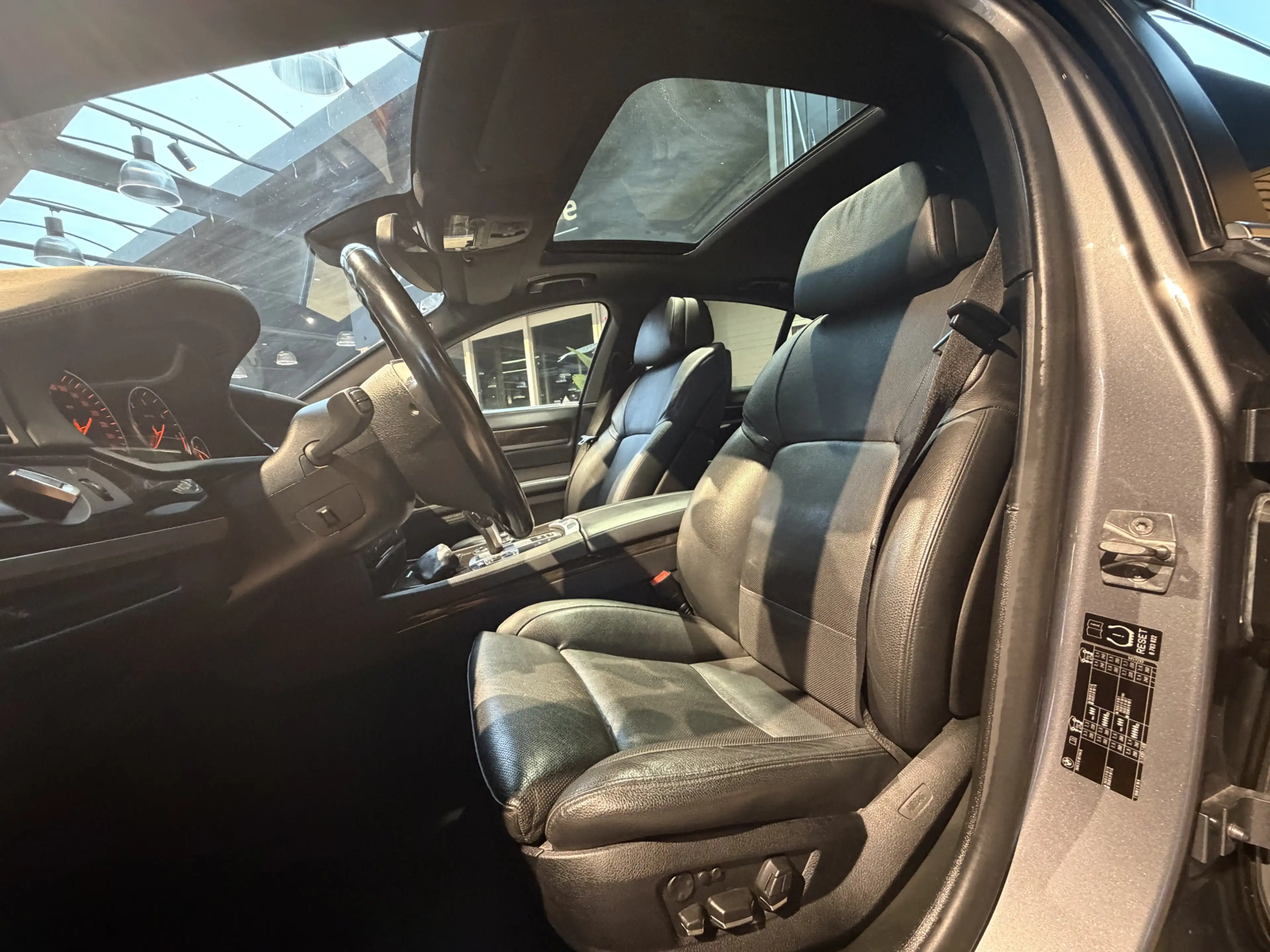 BMW 740 7-serie 740d High Executive — photo 12