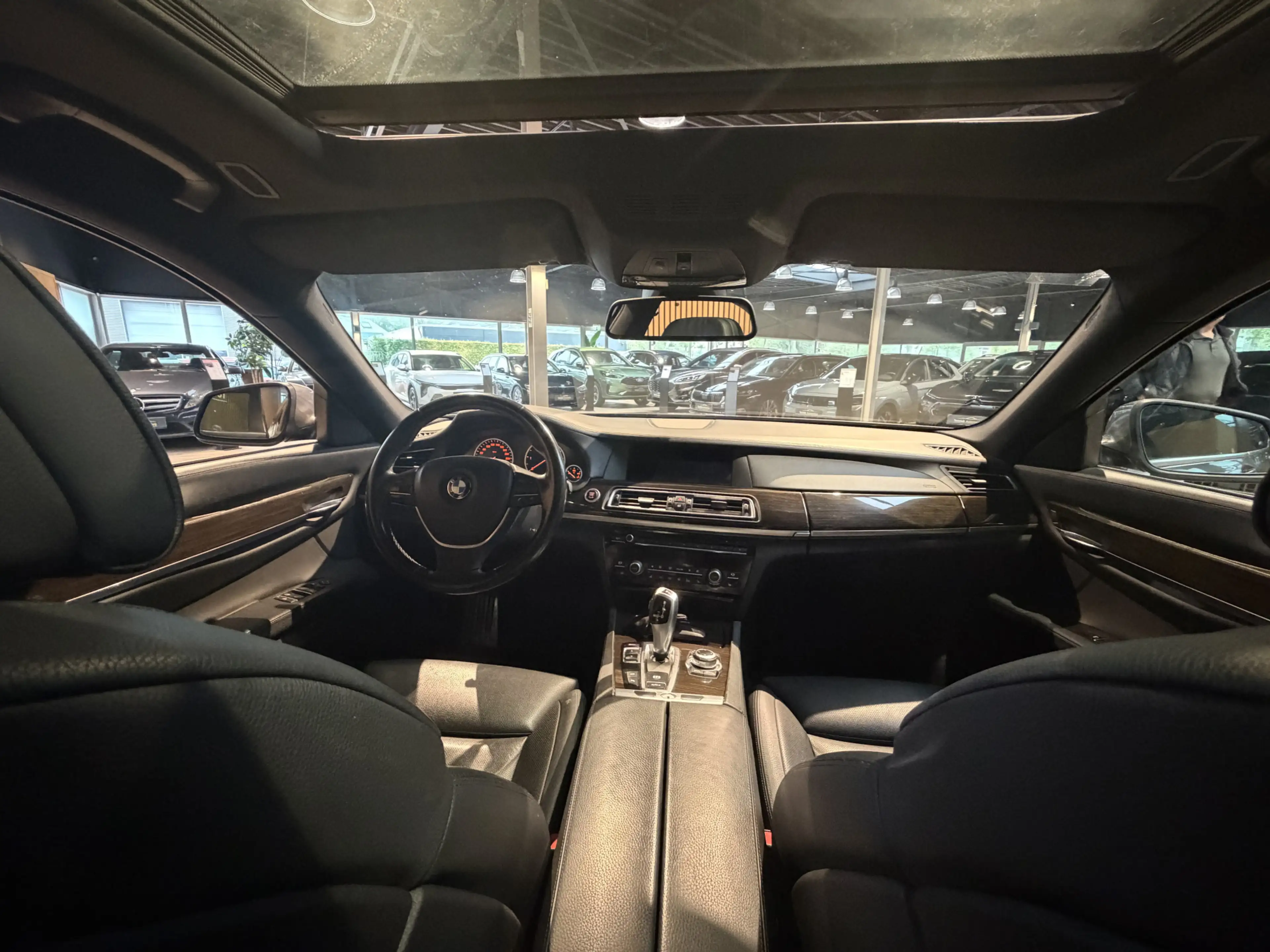 BMW 740 7-serie 740d High Executive — photo 18