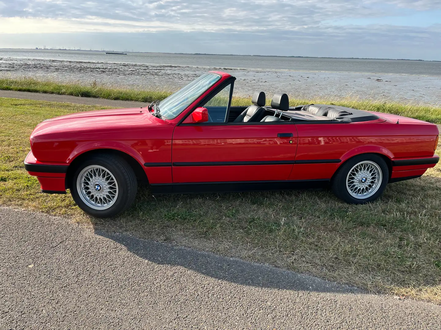 BMW 320 e 30 cabrio Rood - 2
