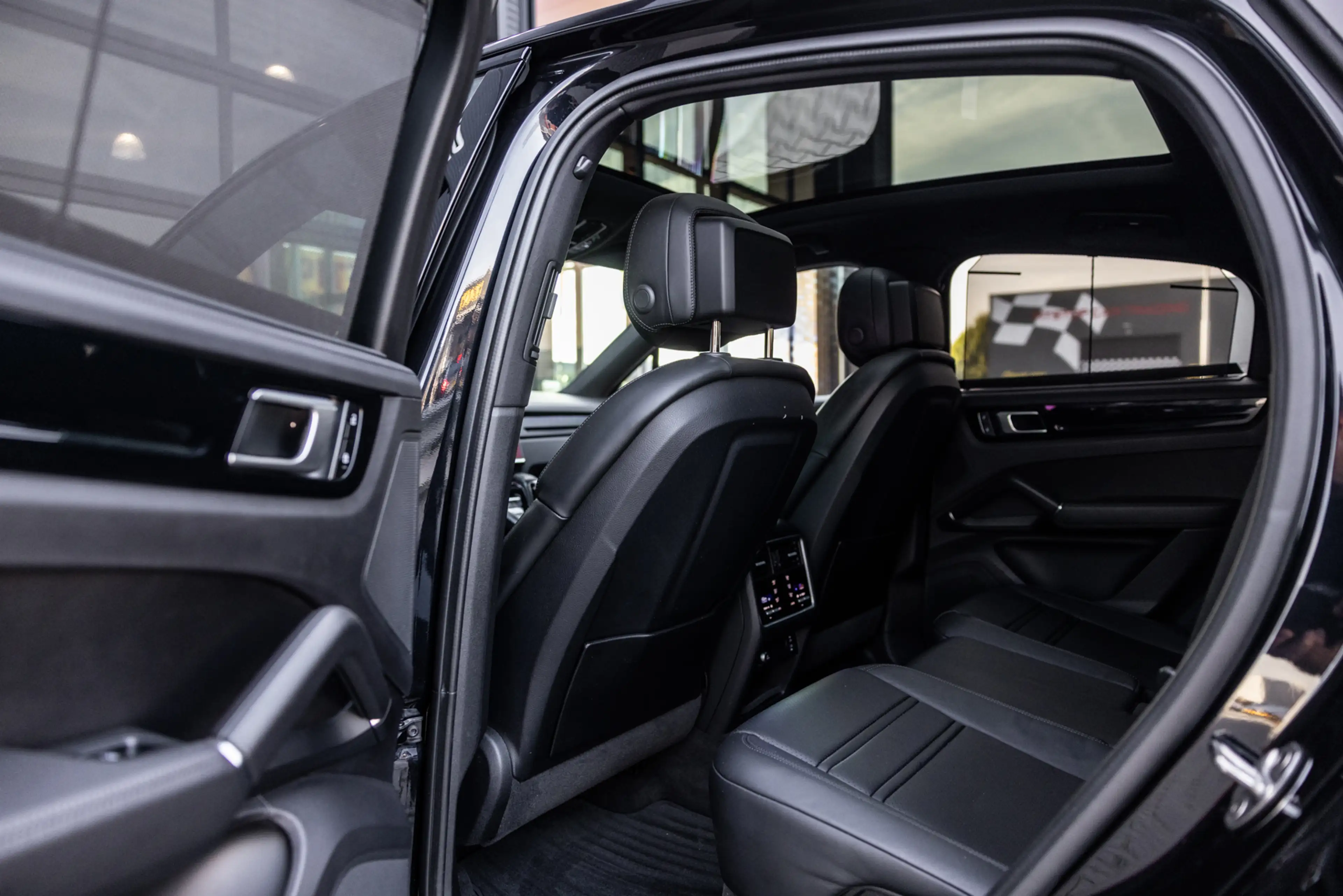 Porsche Cayenne Coupé 3.0 E-Hybrid, Pano, Trekhaak, PASM, Chrono, — photo 10