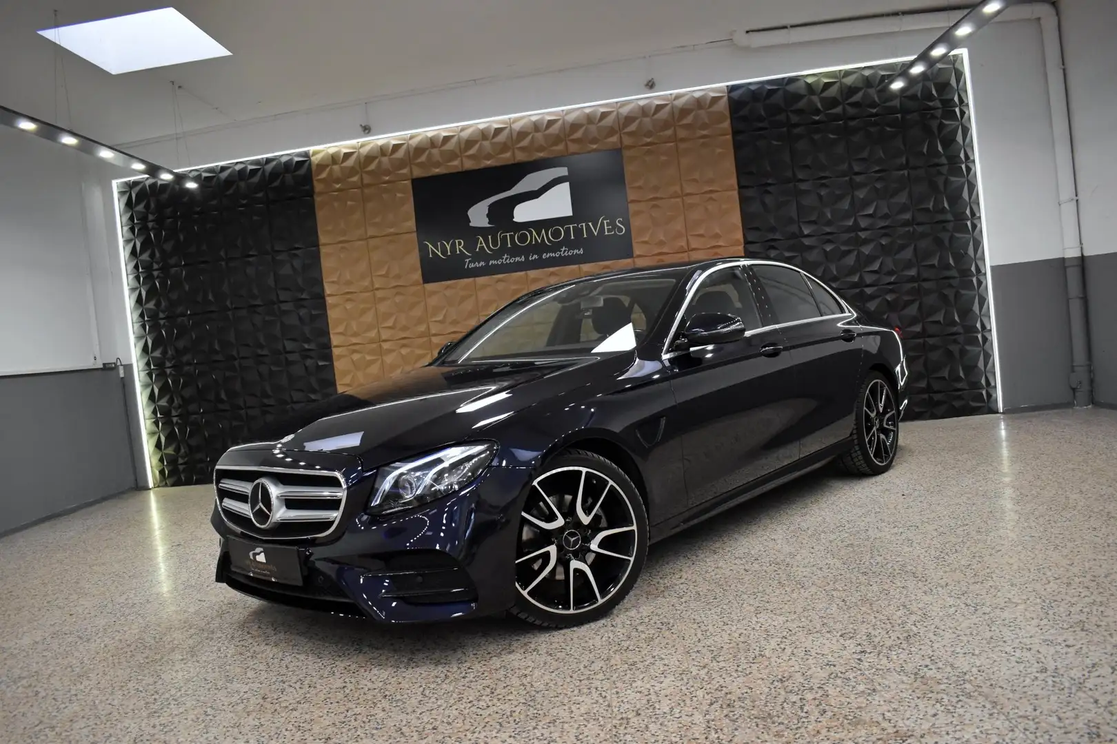 Mercedes-Benz E 220 d E53 AMG LOOK, WIDESCREEN, DISTRONIC, MULTIBEAM Blau - 1