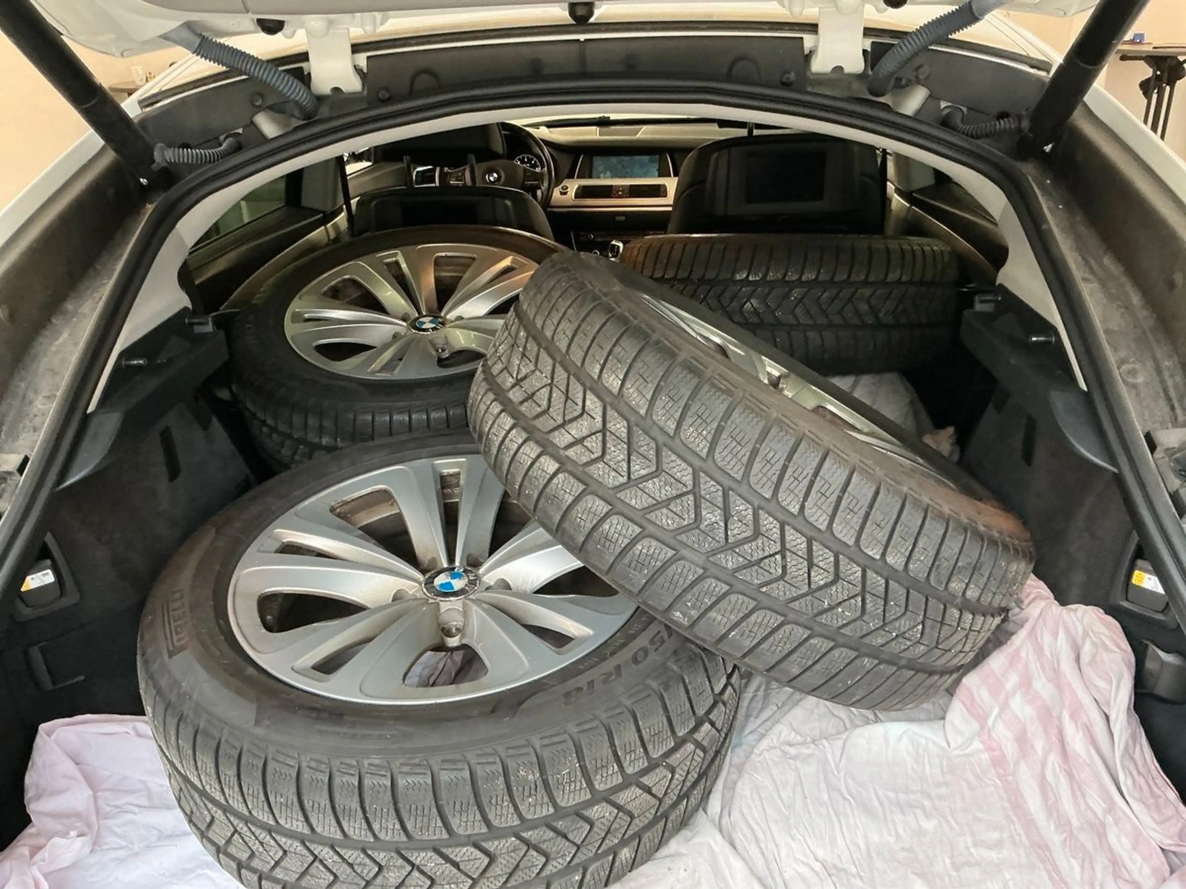 BMW 535 d GT xDrive /1.Hand/Scheckheft/PANO/FOND — photo 11