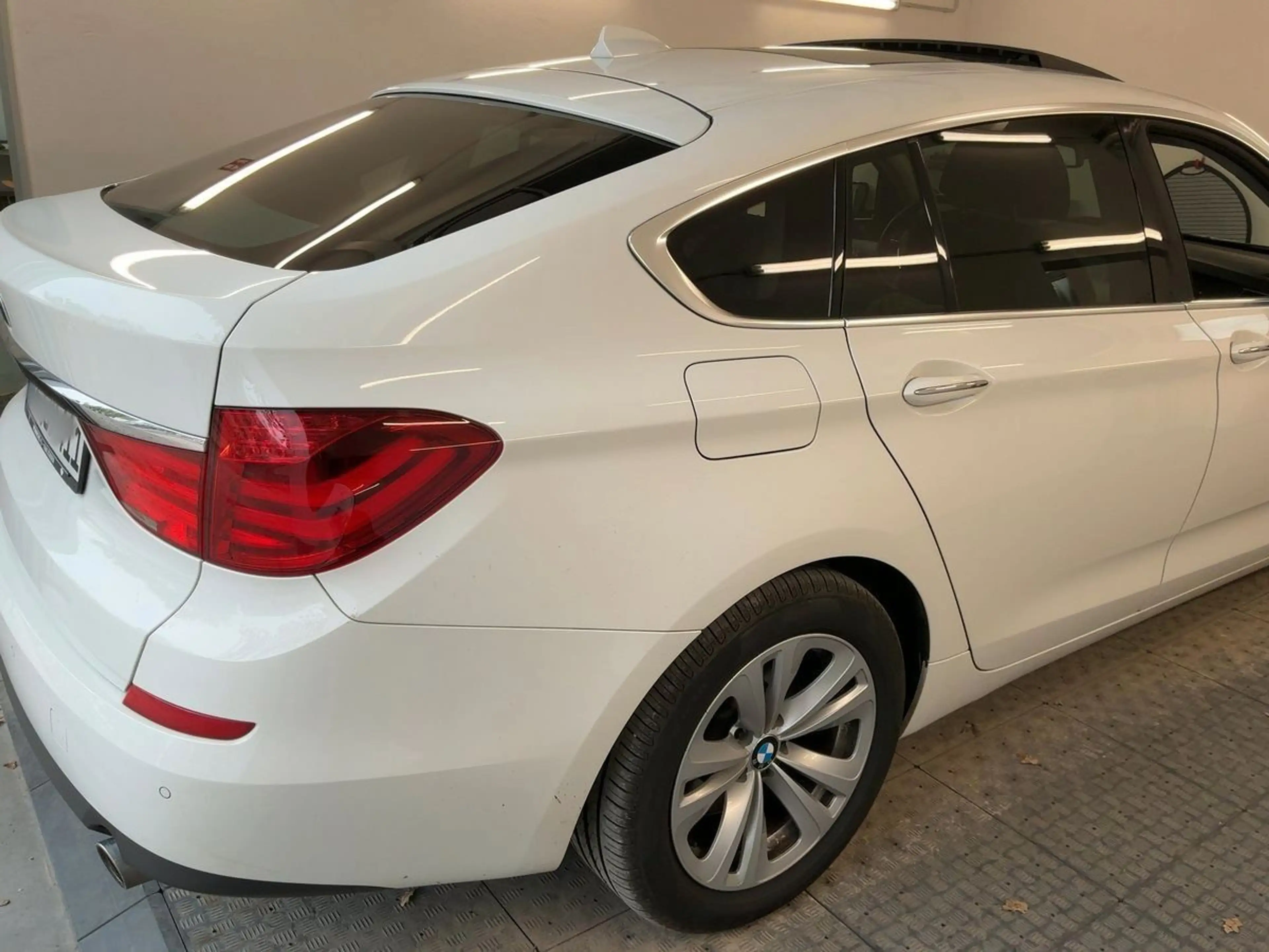 BMW 535 d GT xDrive /1.Hand/Scheckheft/PANO/FOND — photo 3