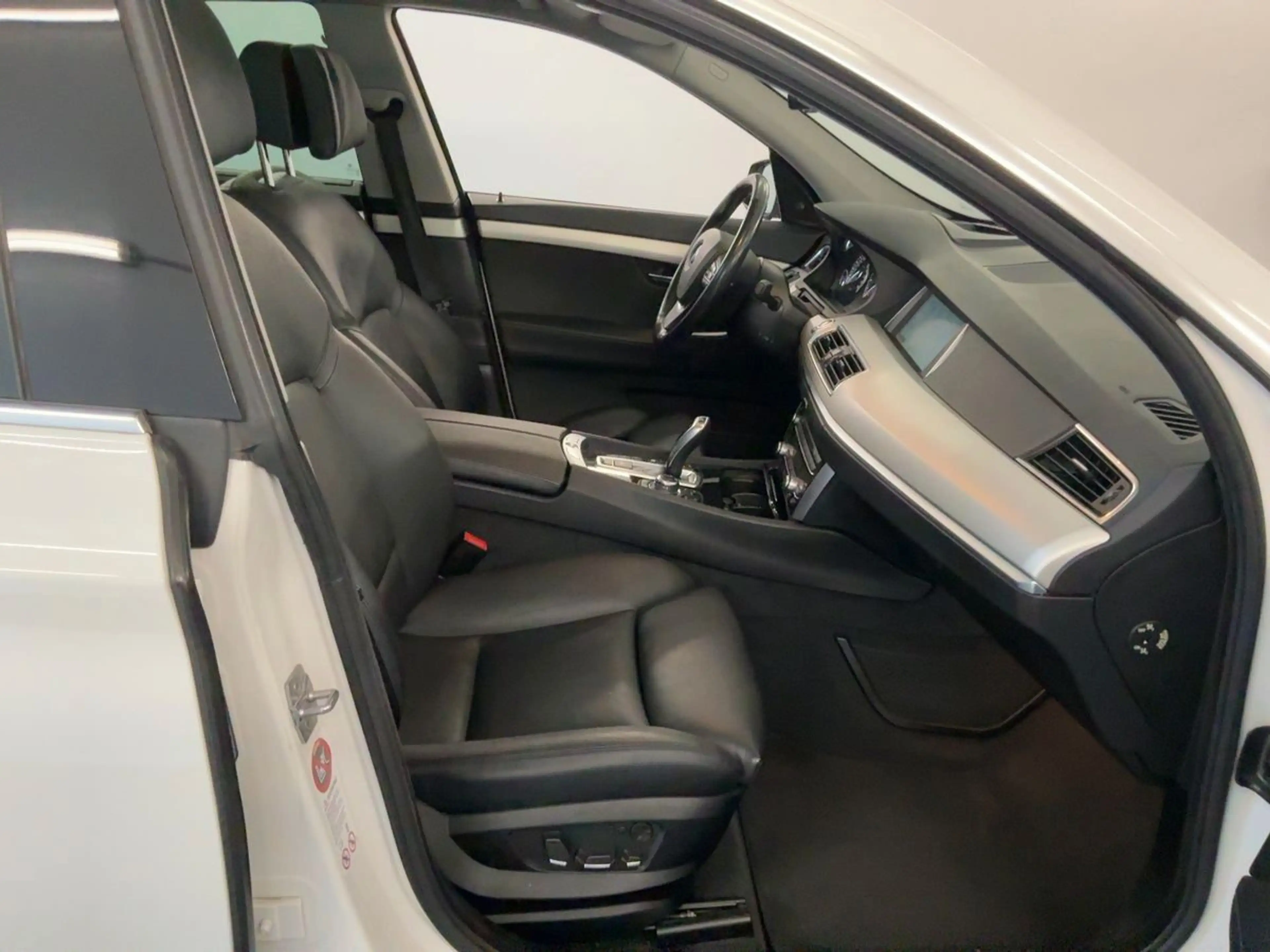 BMW 535 d GT xDrive /1.Hand/Scheckheft/PANO/FOND — photo 10