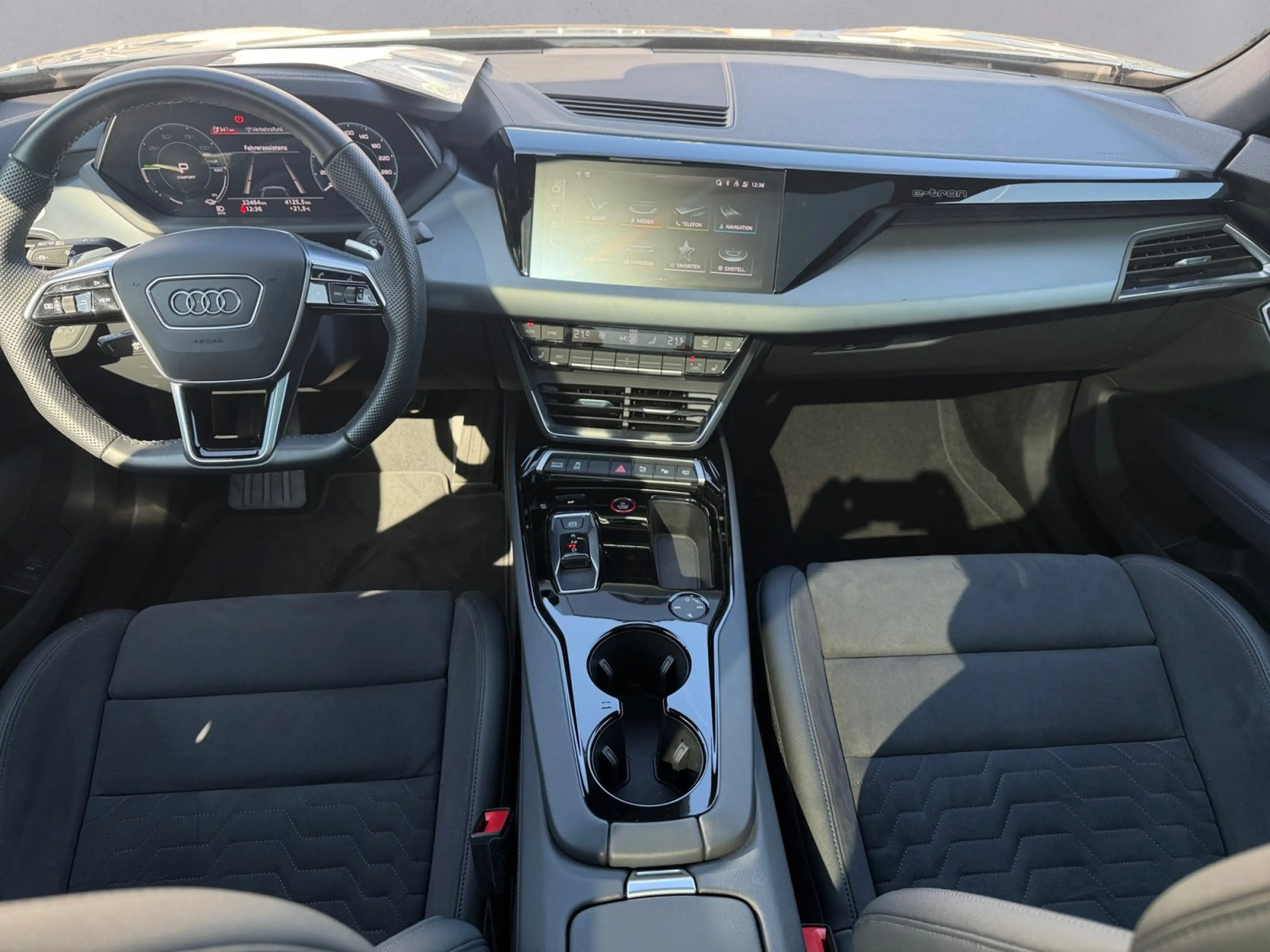 Audi e-tron GT quattro MATRIX/ 360°/ GLASDACH/ SHZ/ NAV — photo 10