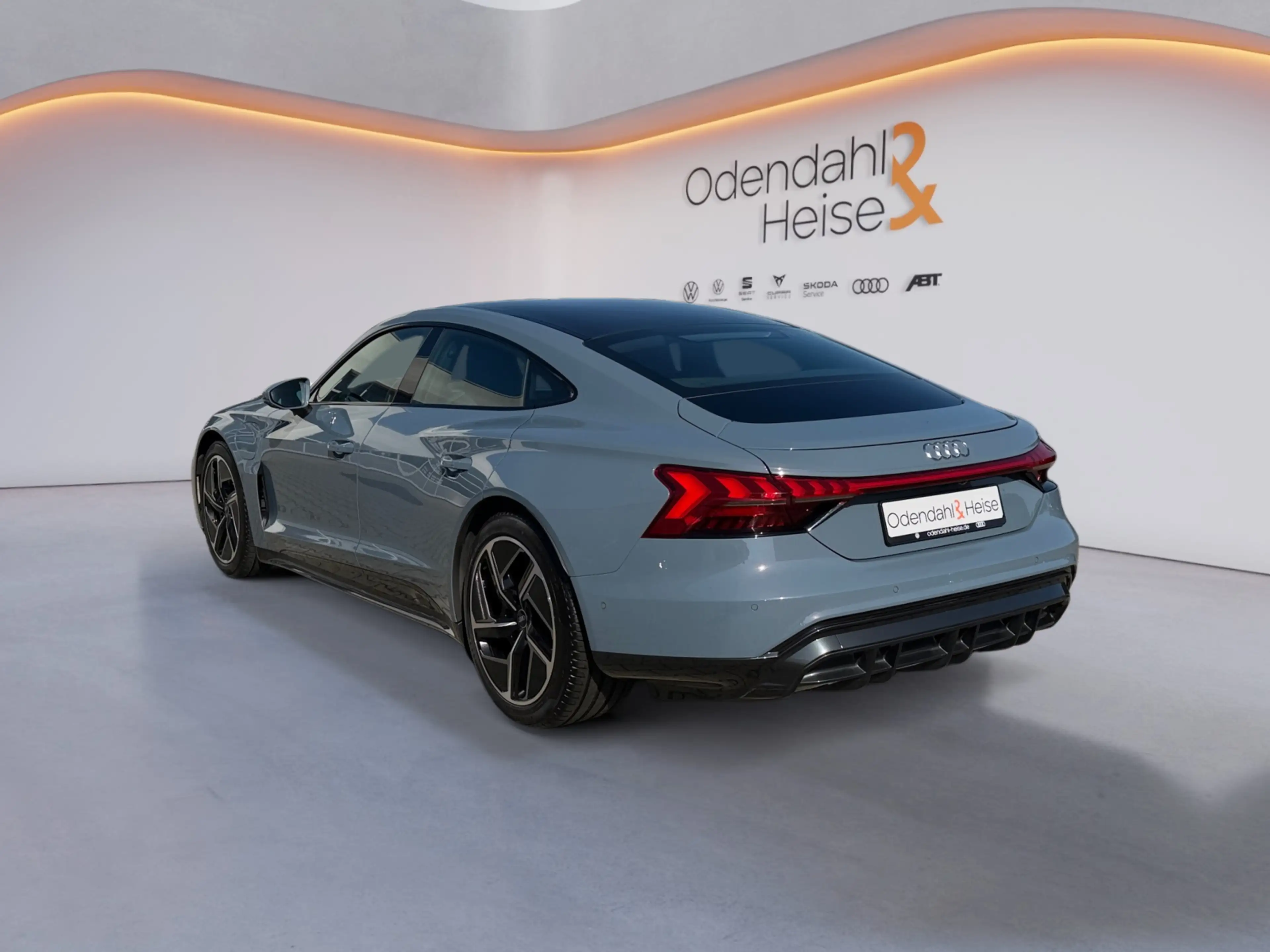 Audi e-tron GT quattro MATRIX/ 360°/ GLASDACH/ SHZ/ NAV — photo 3