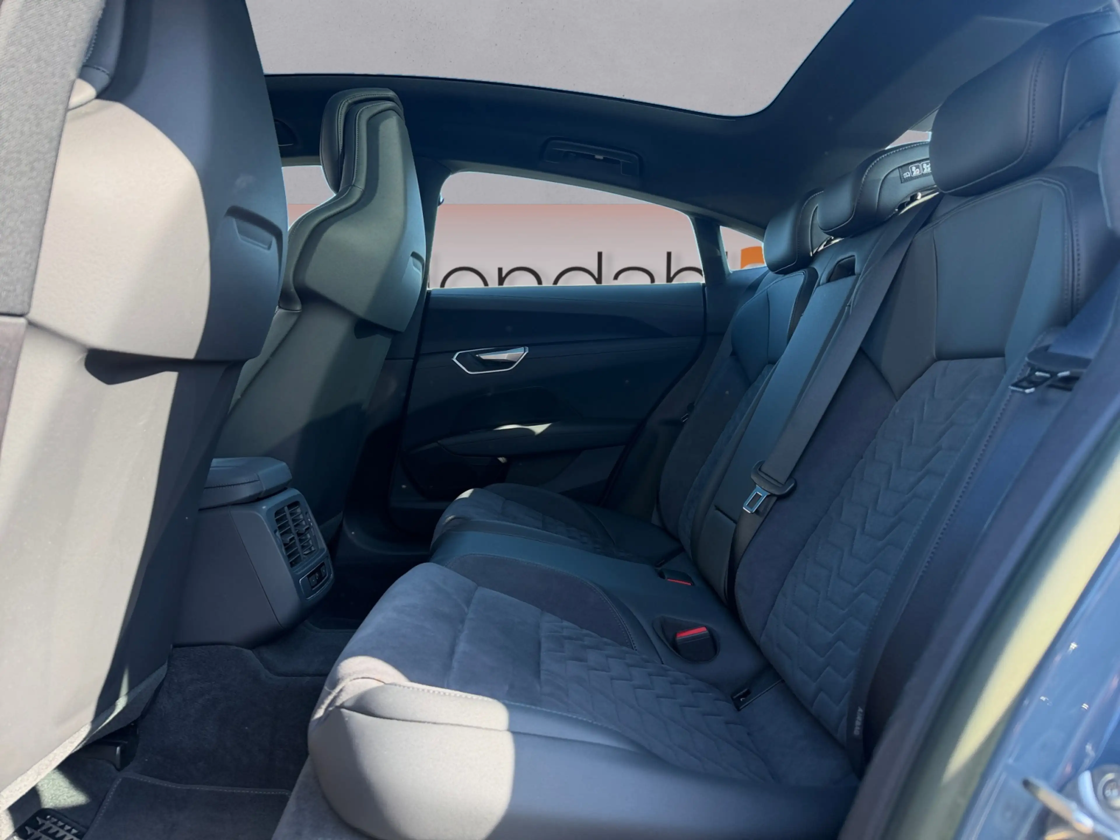 Audi e-tron GT quattro MATRIX/ 360°/ GLASDACH/ SHZ/ NAV — photo 13