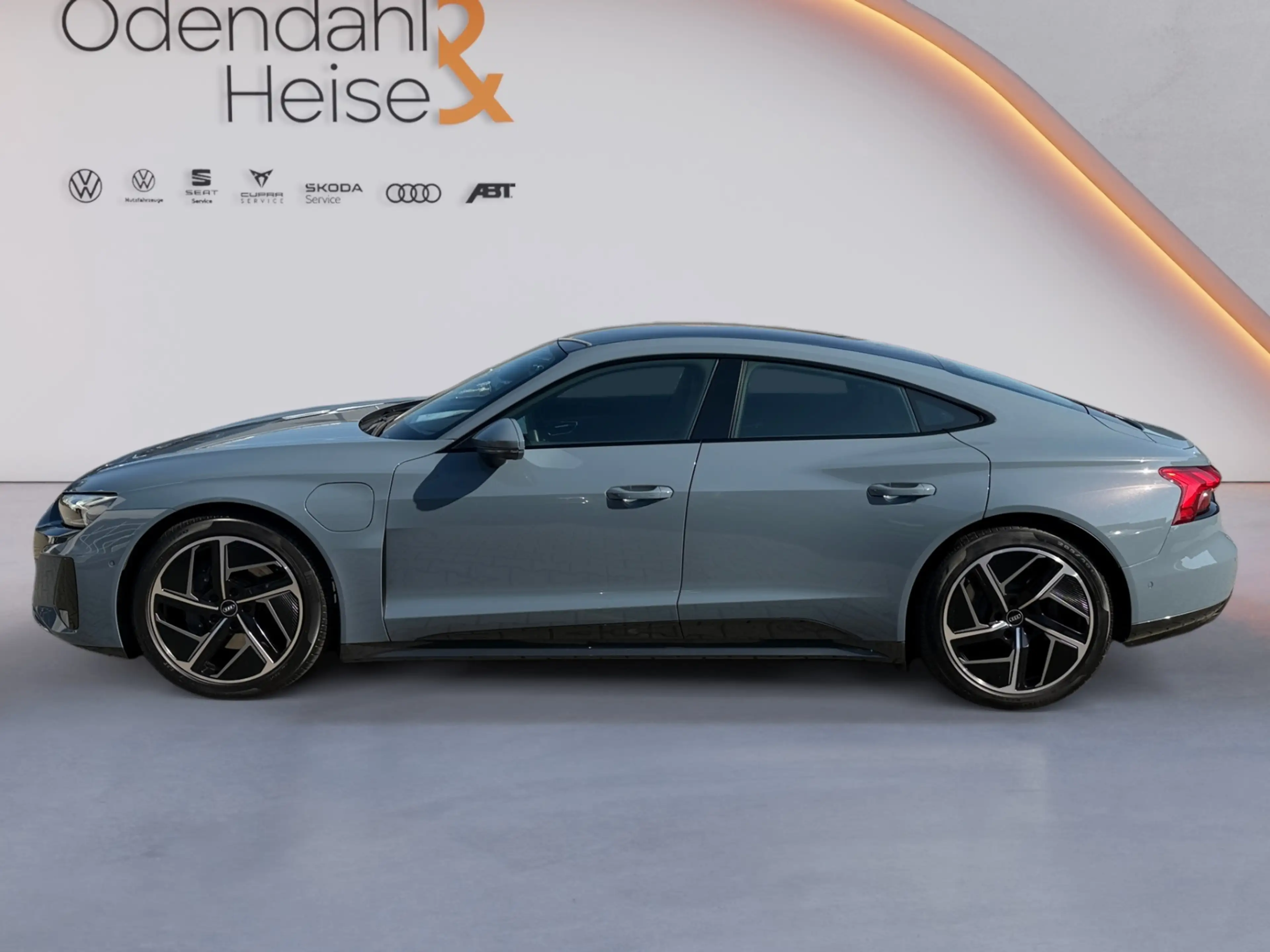 Audi e-tron GT quattro MATRIX/ 360°/ GLASDACH/ SHZ/ NAV — photo 2