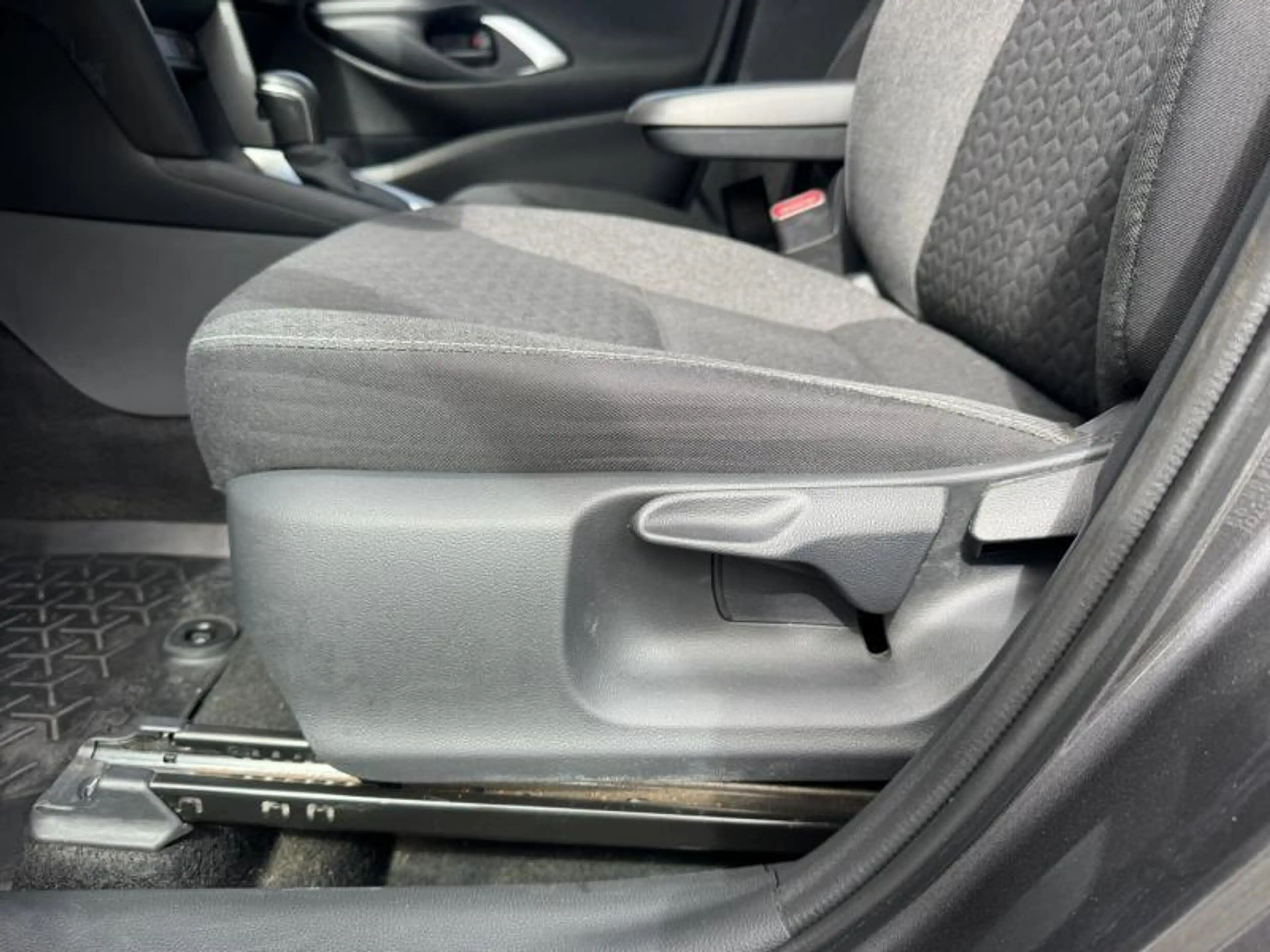 Toyota Yaris Cross 1.5 HEV 2WD CVT Dynamic Plus + Confort Pack — photo 13