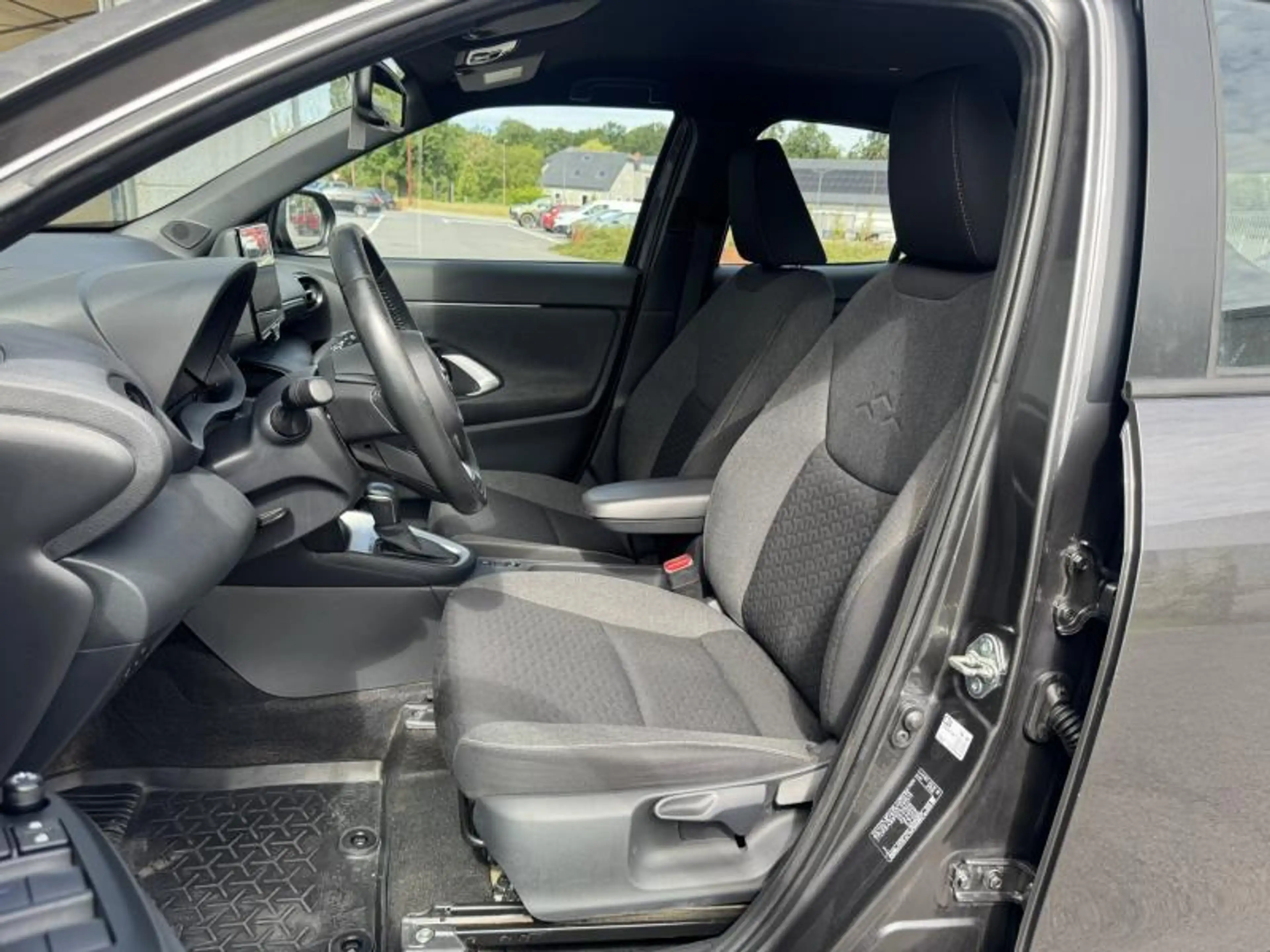 Toyota Yaris Cross 1.5 HEV 2WD CVT Dynamic Plus + Confort Pack — photo 14