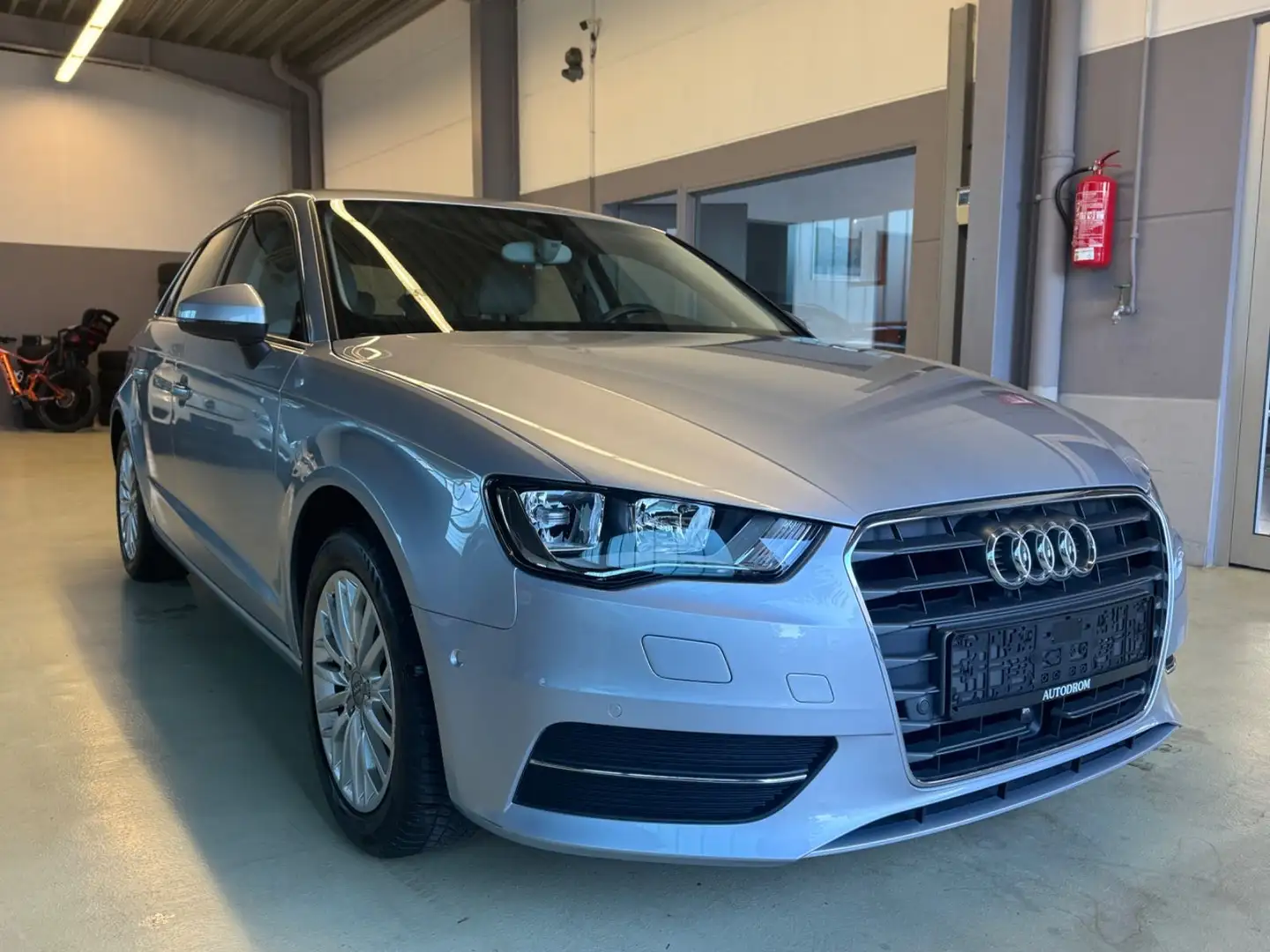 Audi A3 Sportback ambiente+1.Hand+orig.17Tkm Silber - 1
