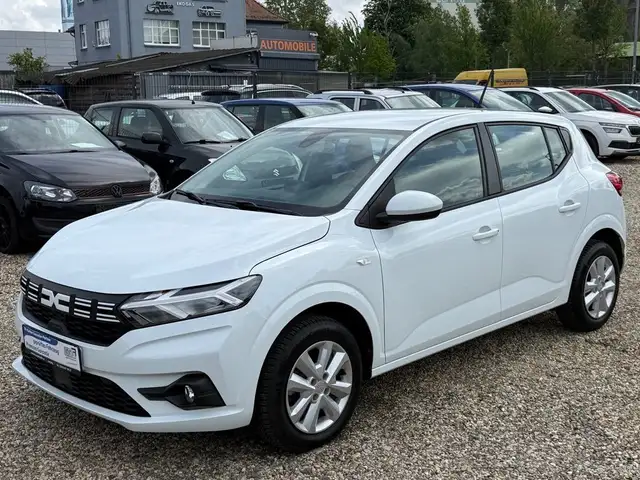Dacia Sandero Temp/Carplay/LED/PDC/10 TKM/TÜV neu!