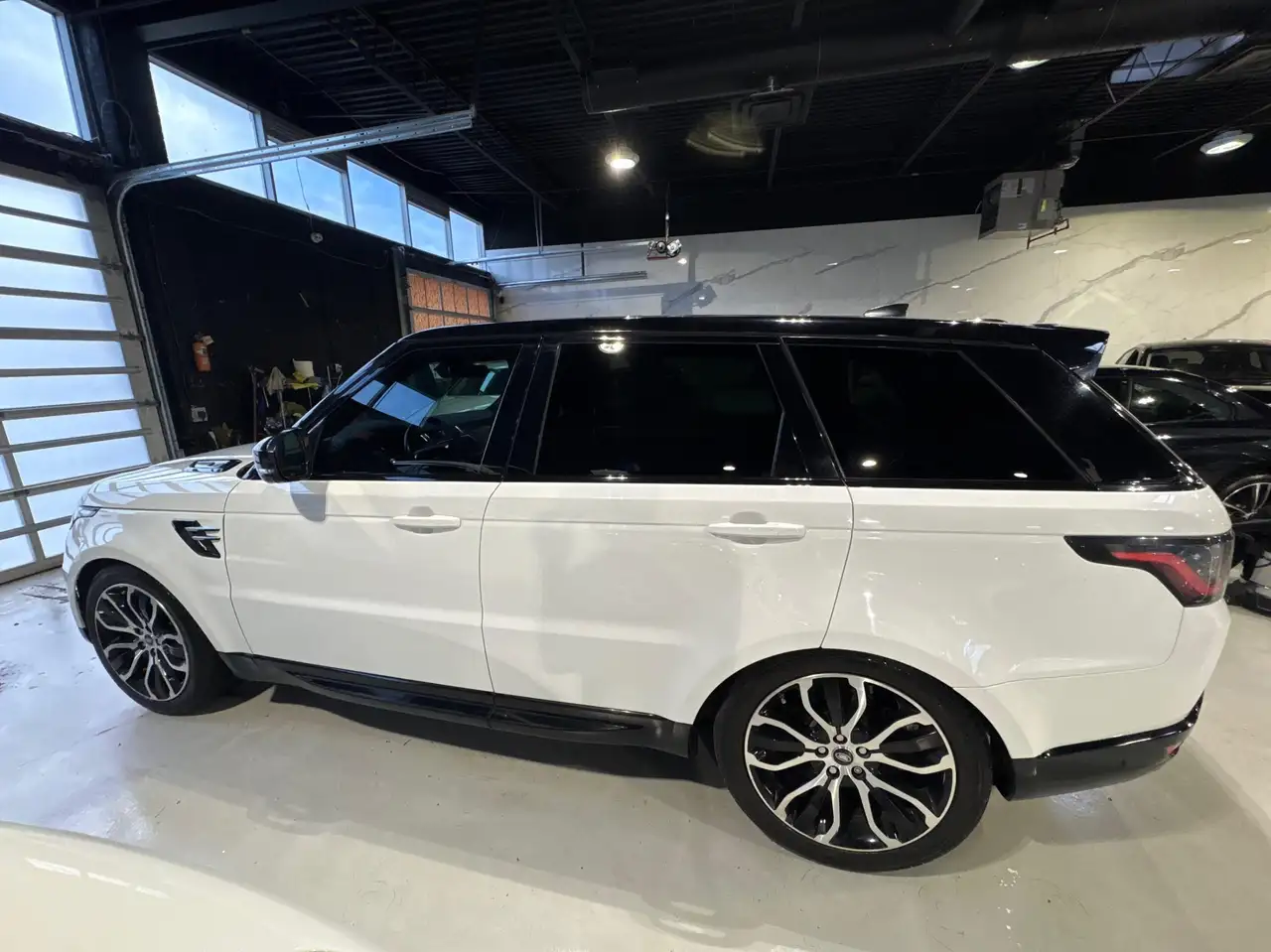 Land Rover Range Rover Sport снимка Land Rover Range Rover Sport