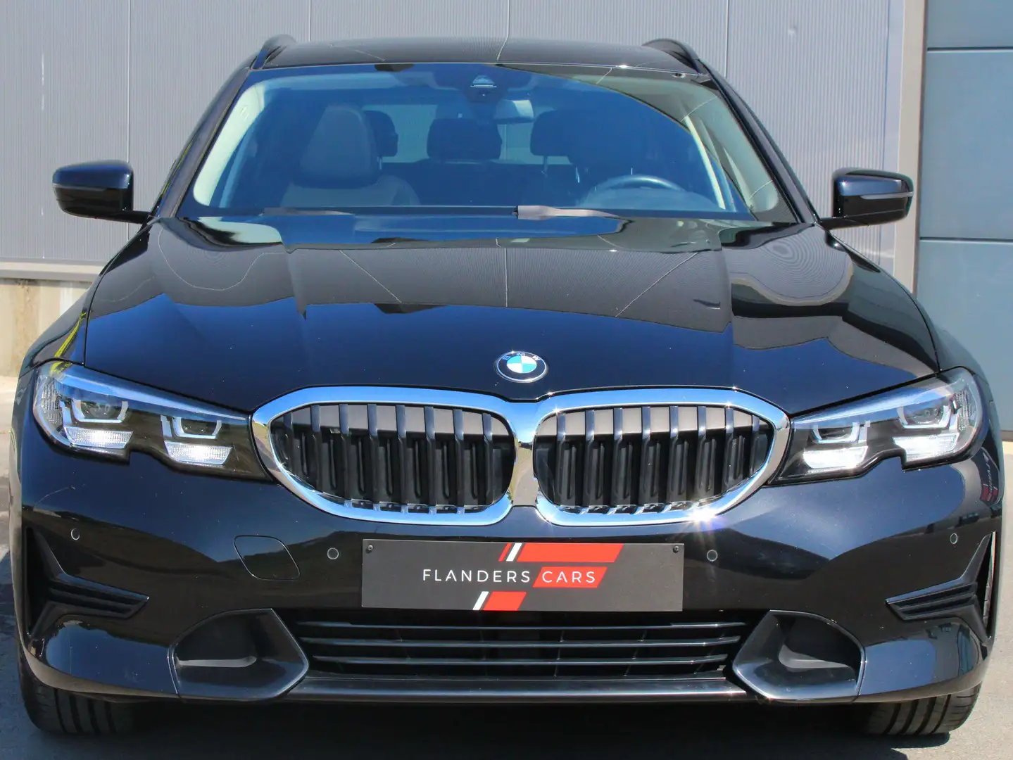 BMW 318 Touring 318iA * Pano Dak * CarPlay * Camera * Schwarz - 2