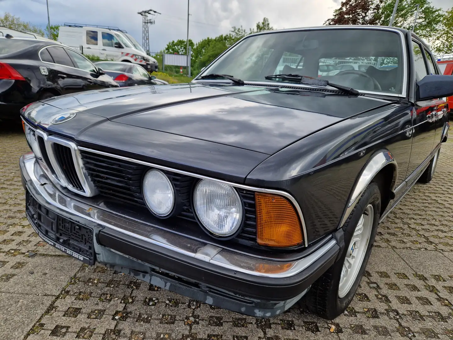 BMW 735 i Executive crna - 1